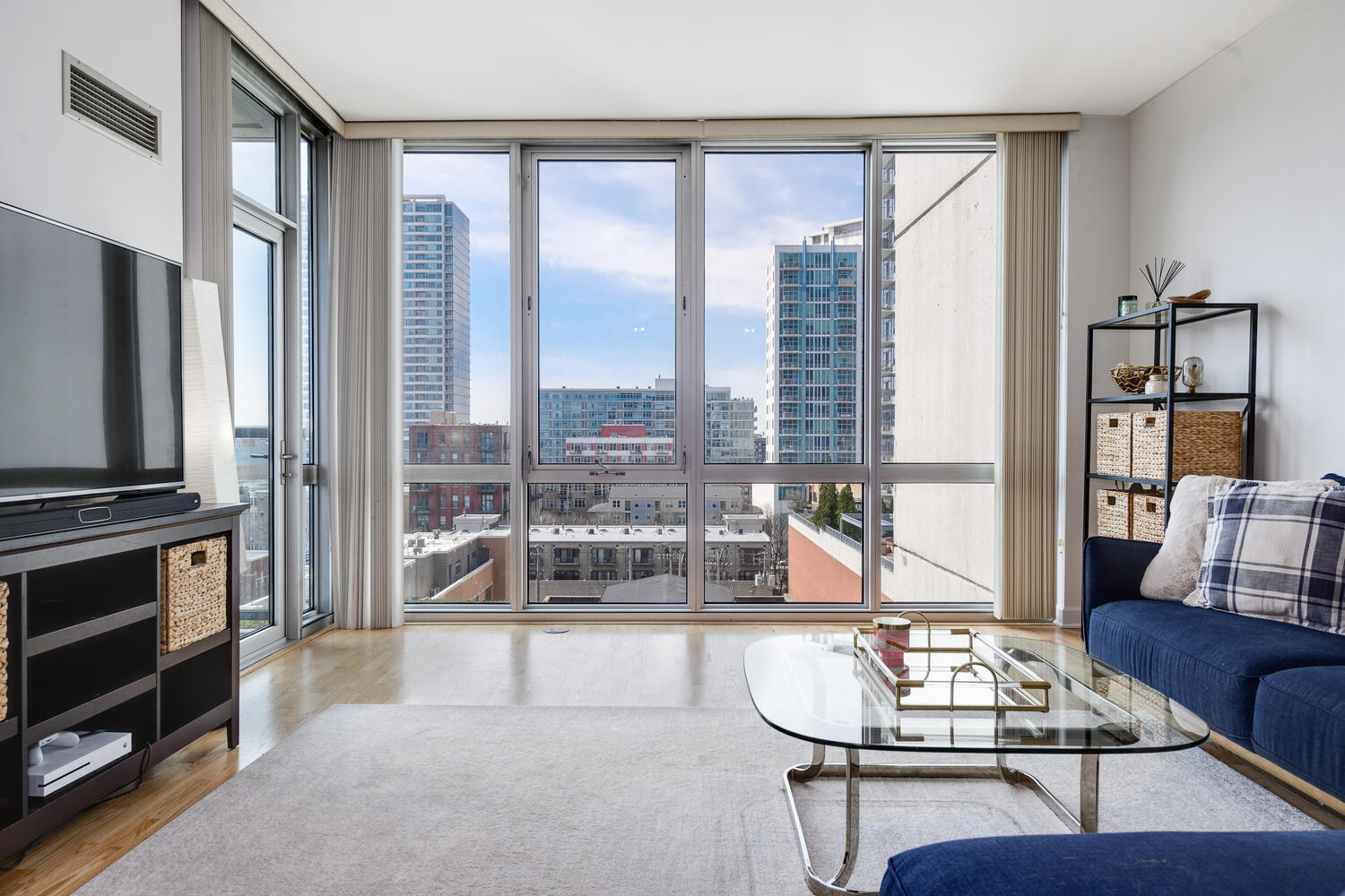 1629 S PRAIRIE Avenue Unit: 810