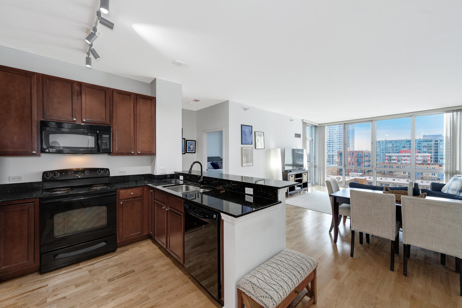 1629 S PRAIRIE Avenue Unit: 810