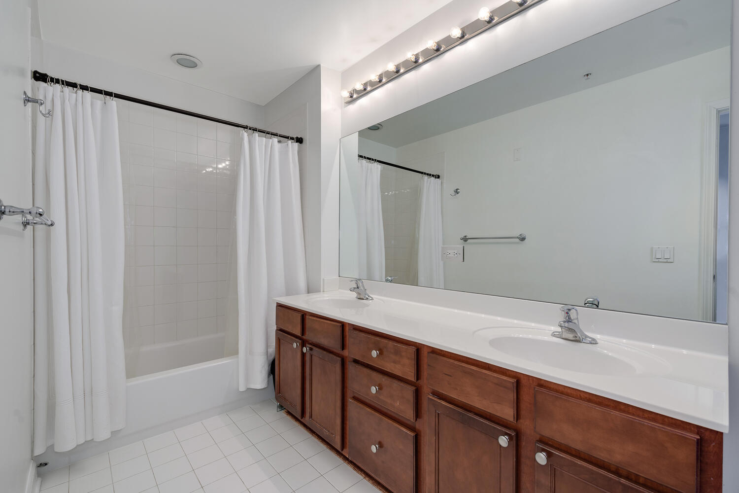 1629 S PRAIRIE Avenue Unit: 810