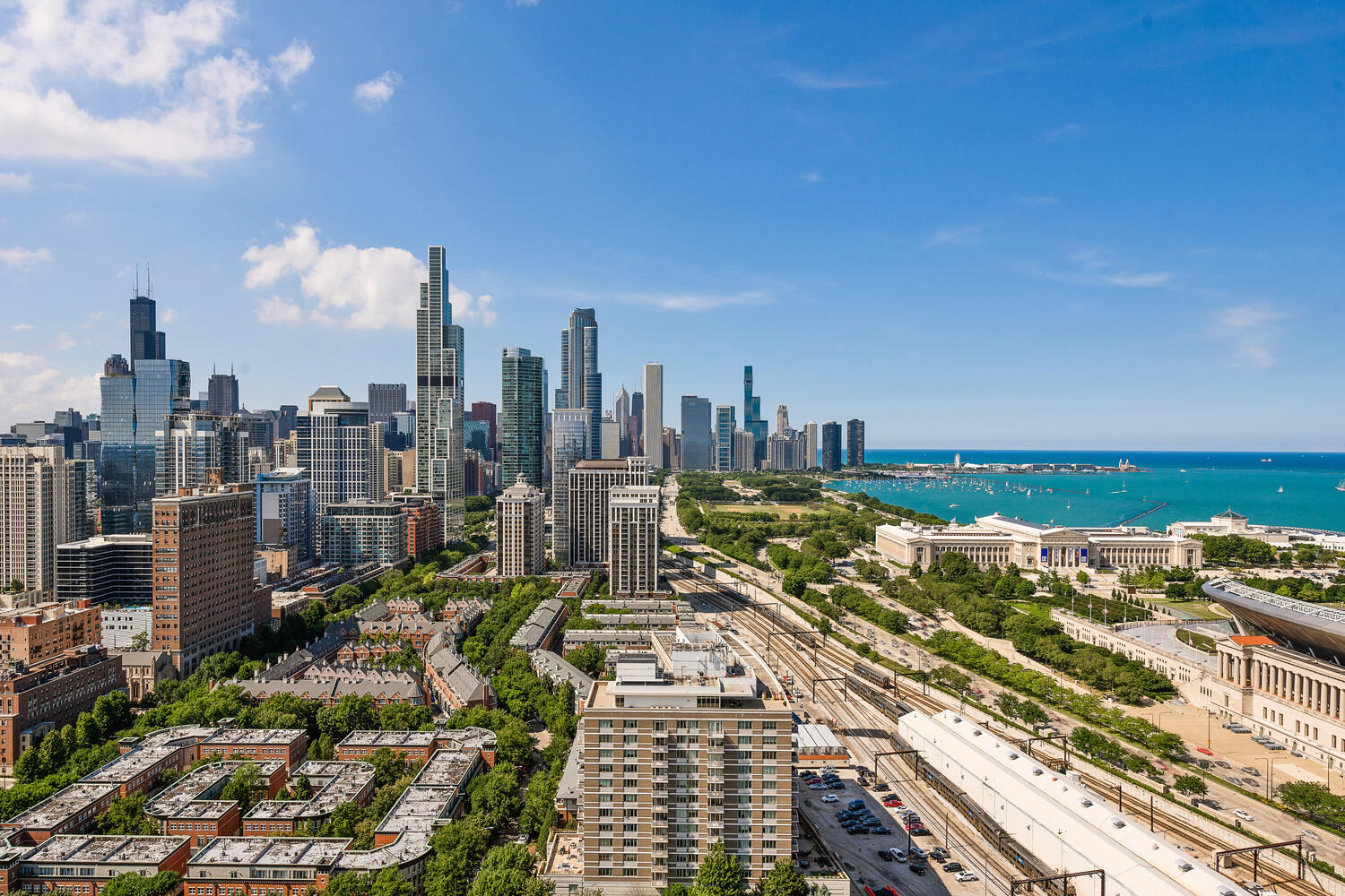 1629 S PRAIRIE Avenue Unit: 810