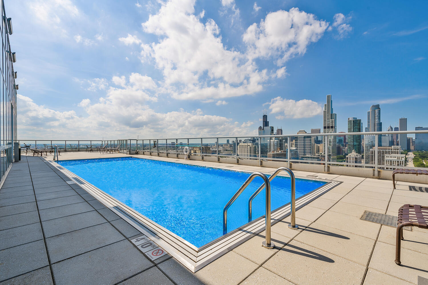 1629 S PRAIRIE Avenue Unit: 810