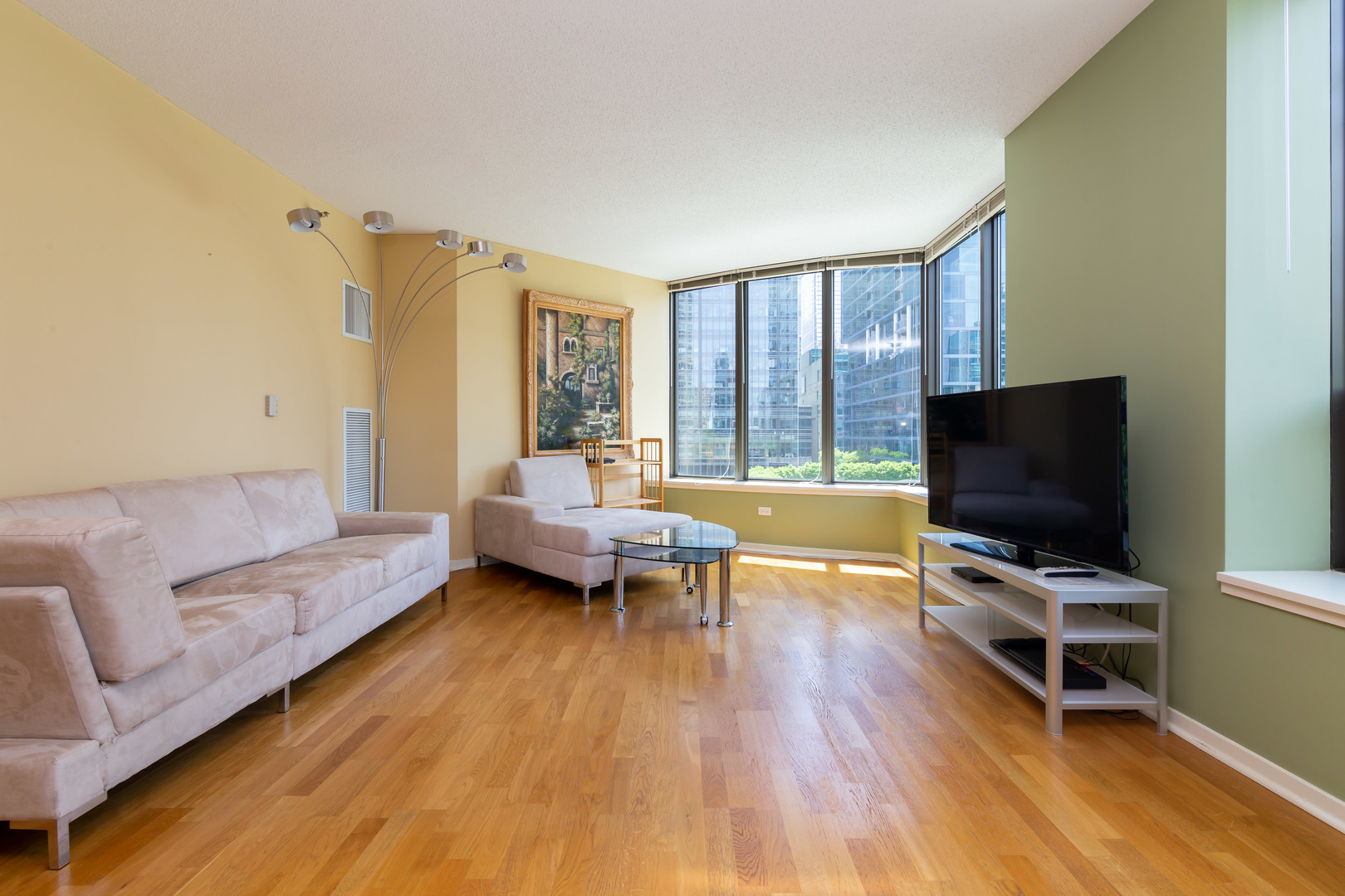 400 N LaSalle Street Unit: 908