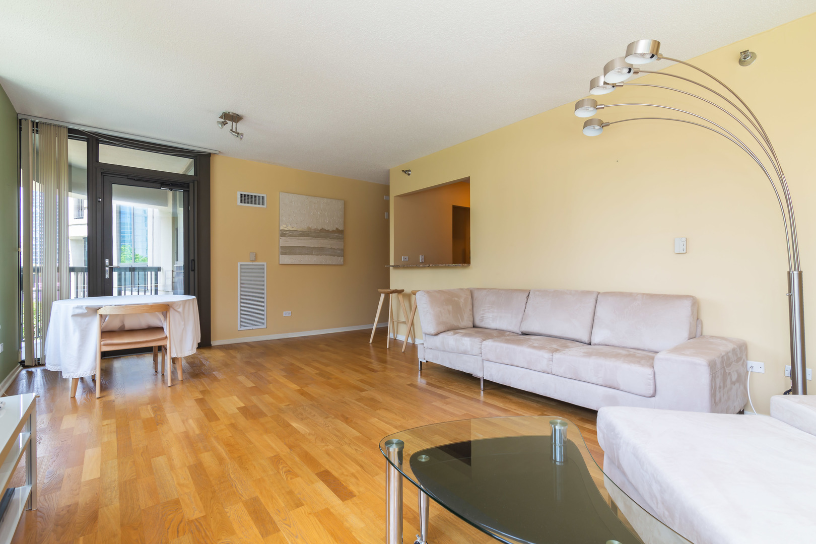 400 N LaSalle Street Unit: 908