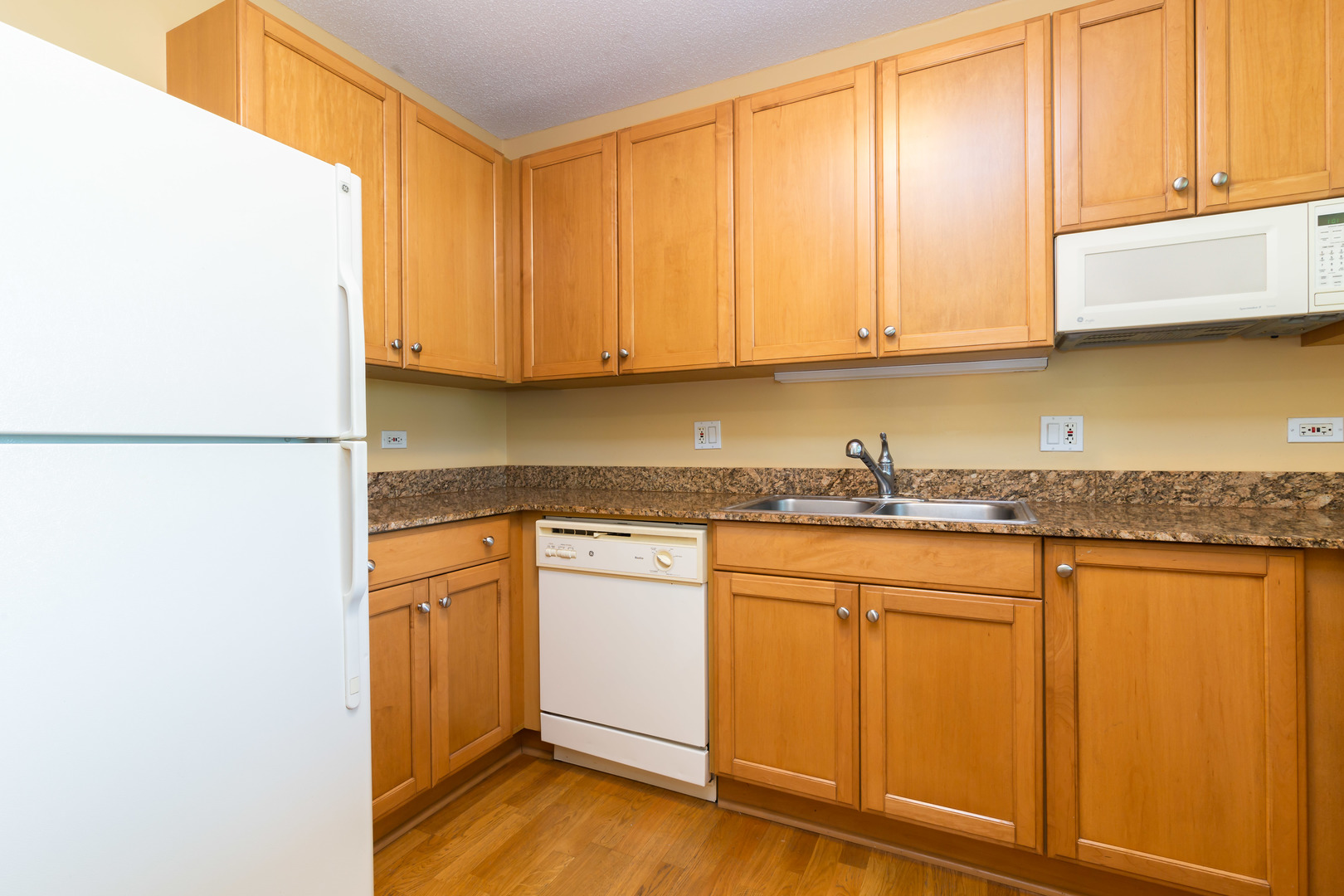 400 N LaSalle Street Unit: 908