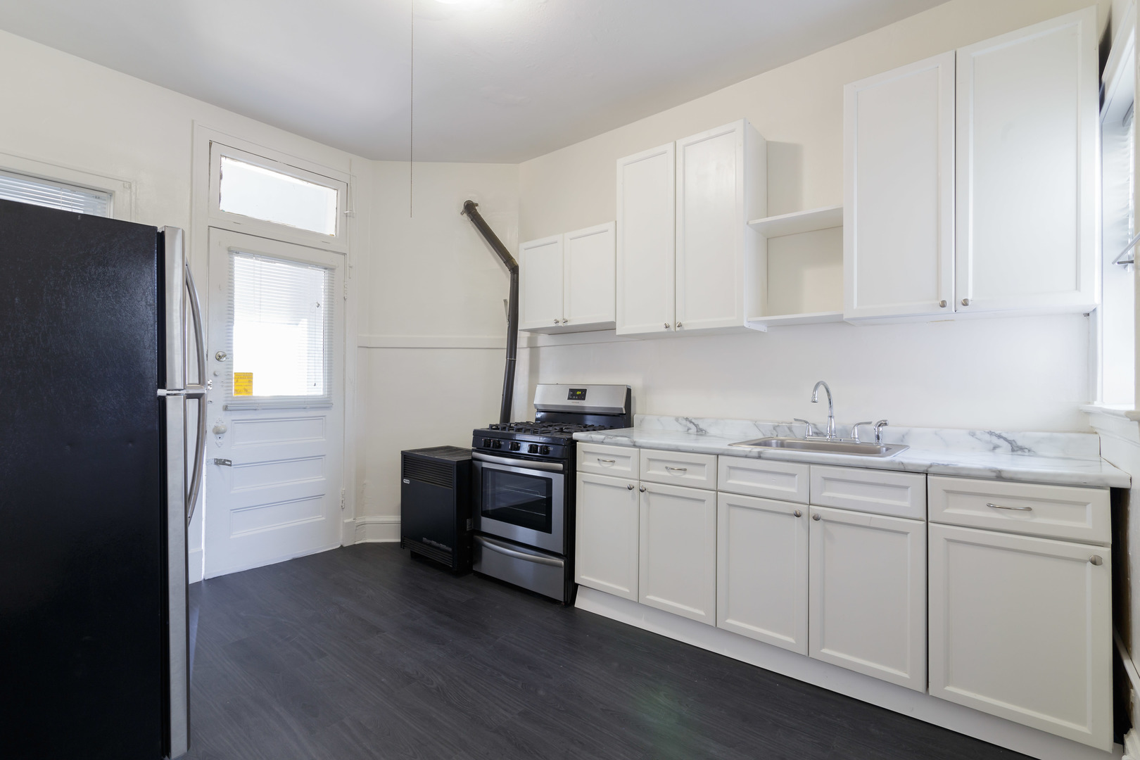 4754 N Lincoln Avenue Unit: 3