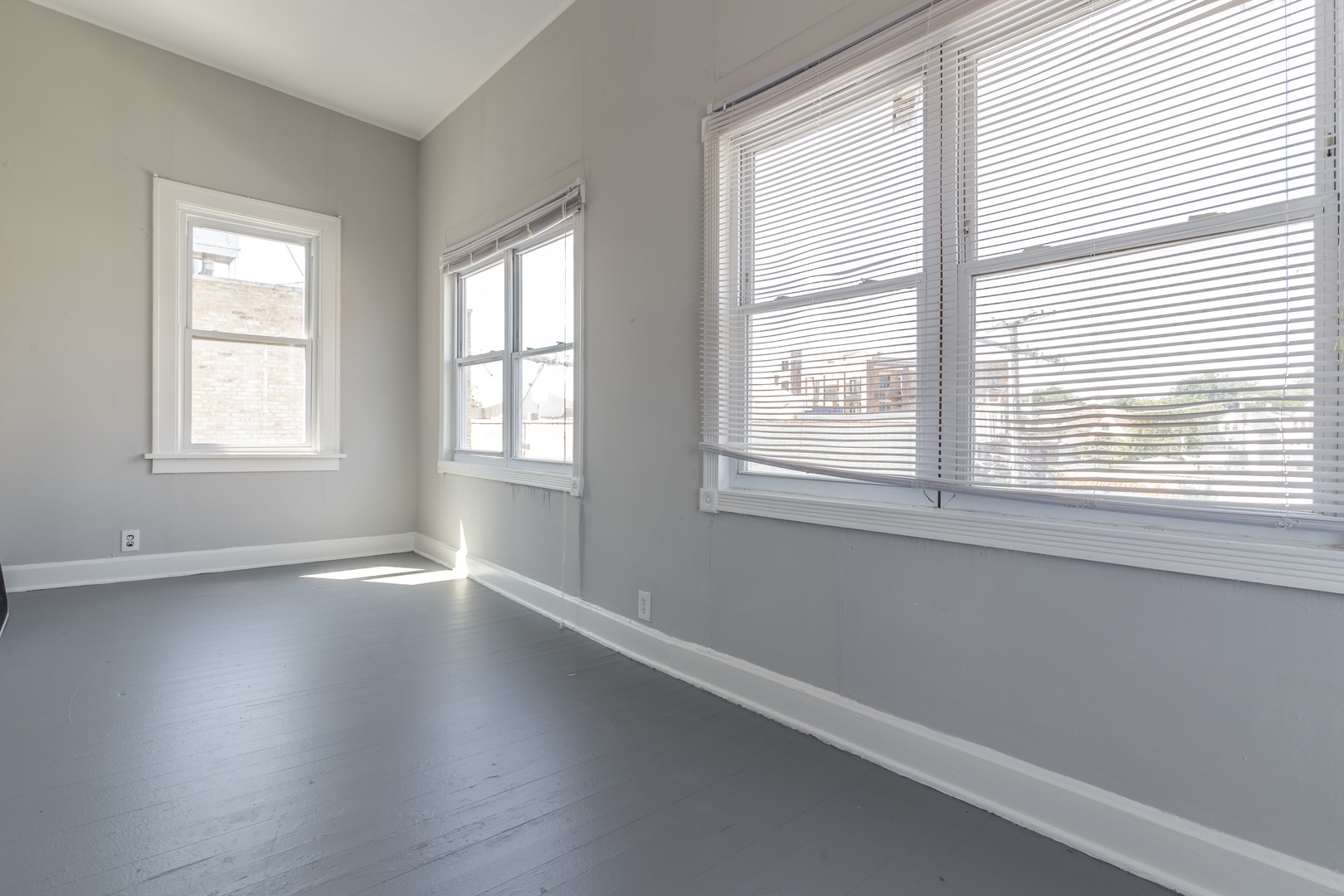 4754 N Lincoln Avenue Unit: 3