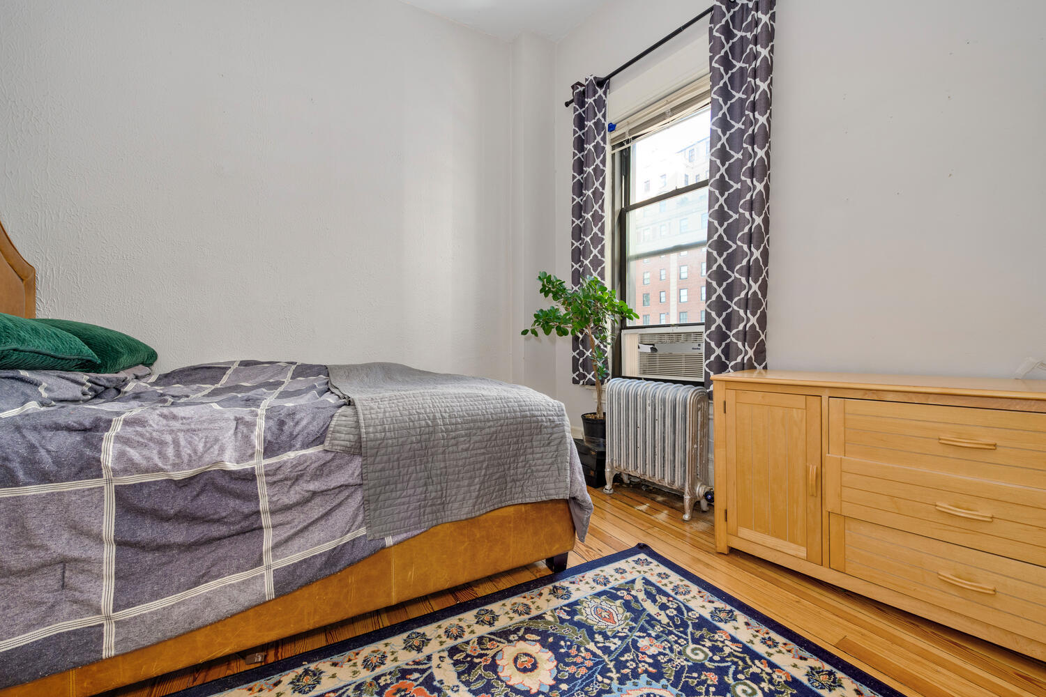 20 E Goethe Street Unit: 605