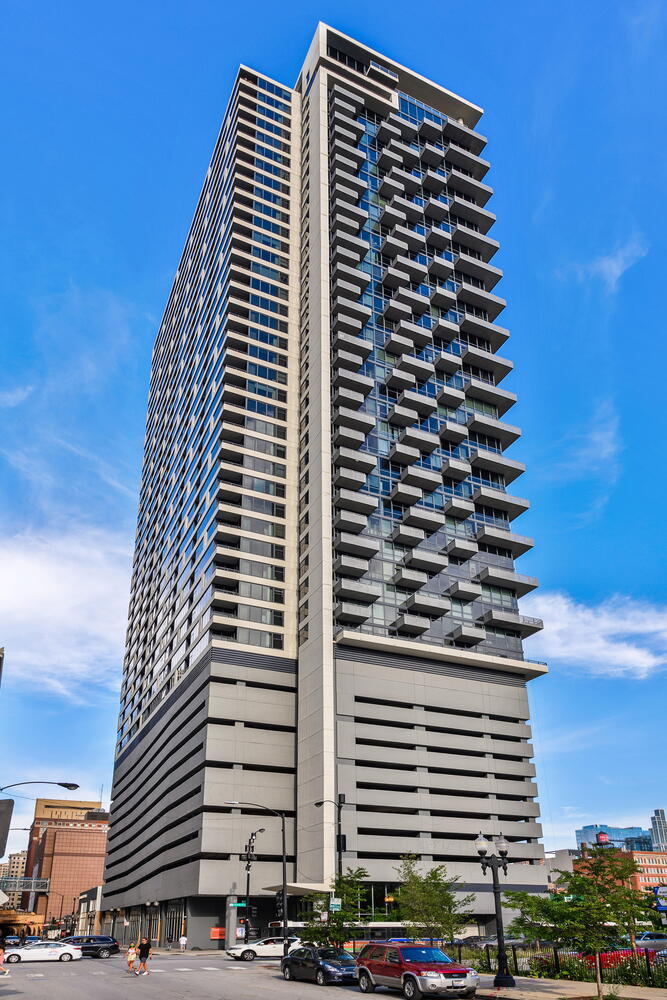 235 W Van Buren Street Unit: 3605