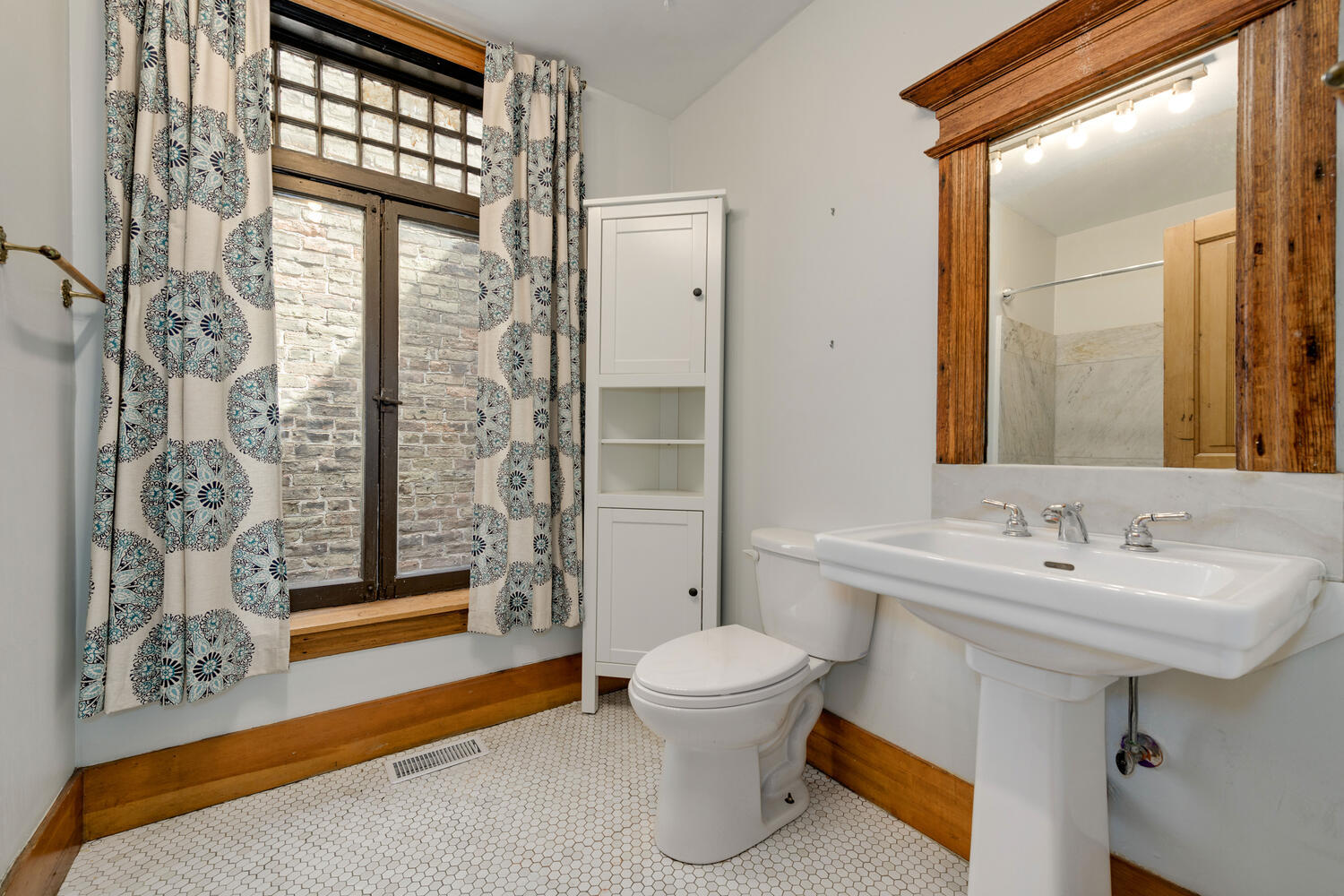 1539 W JACKSON Boulevard Unit: 2