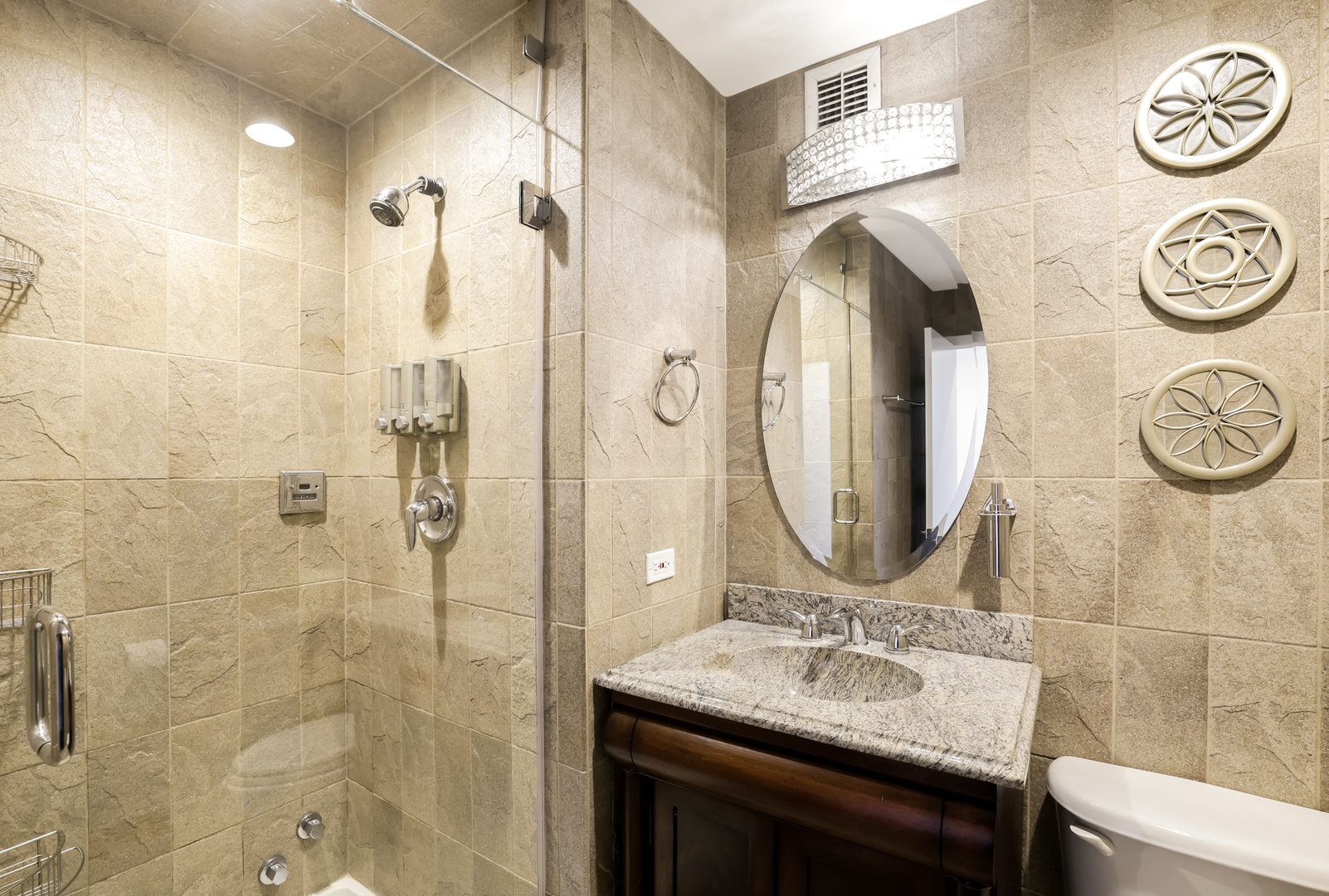 737 W Washington Boulevard Unit: 3307