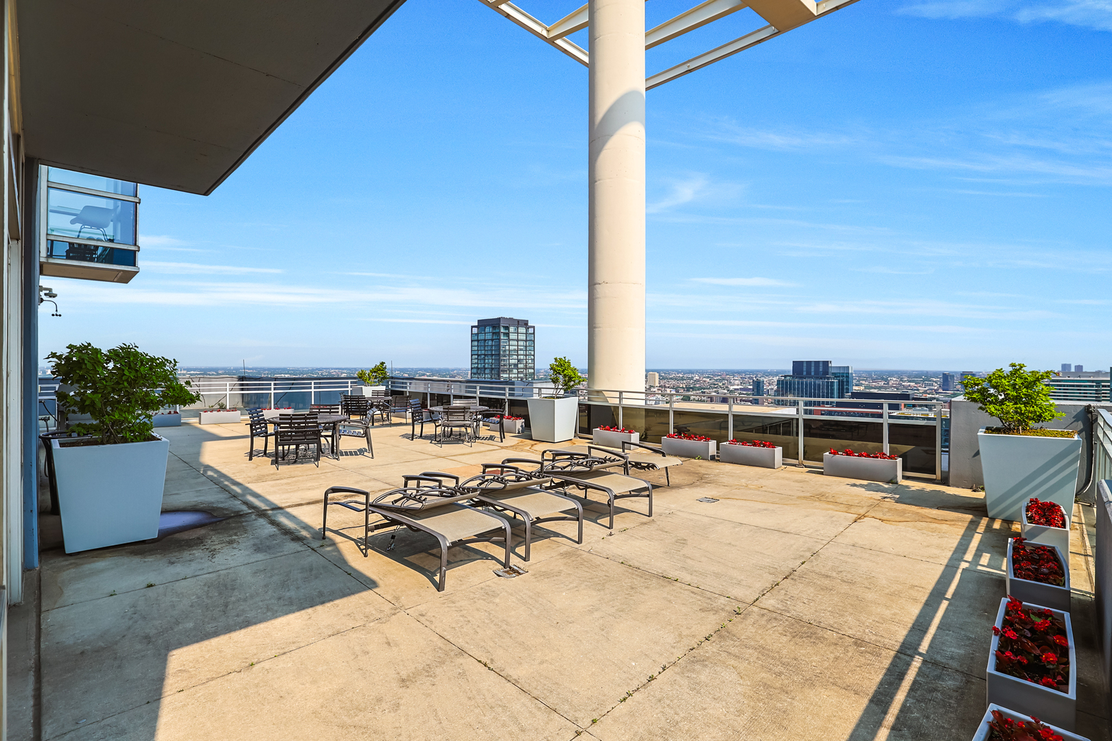 737 W Washington Boulevard Unit: 3307