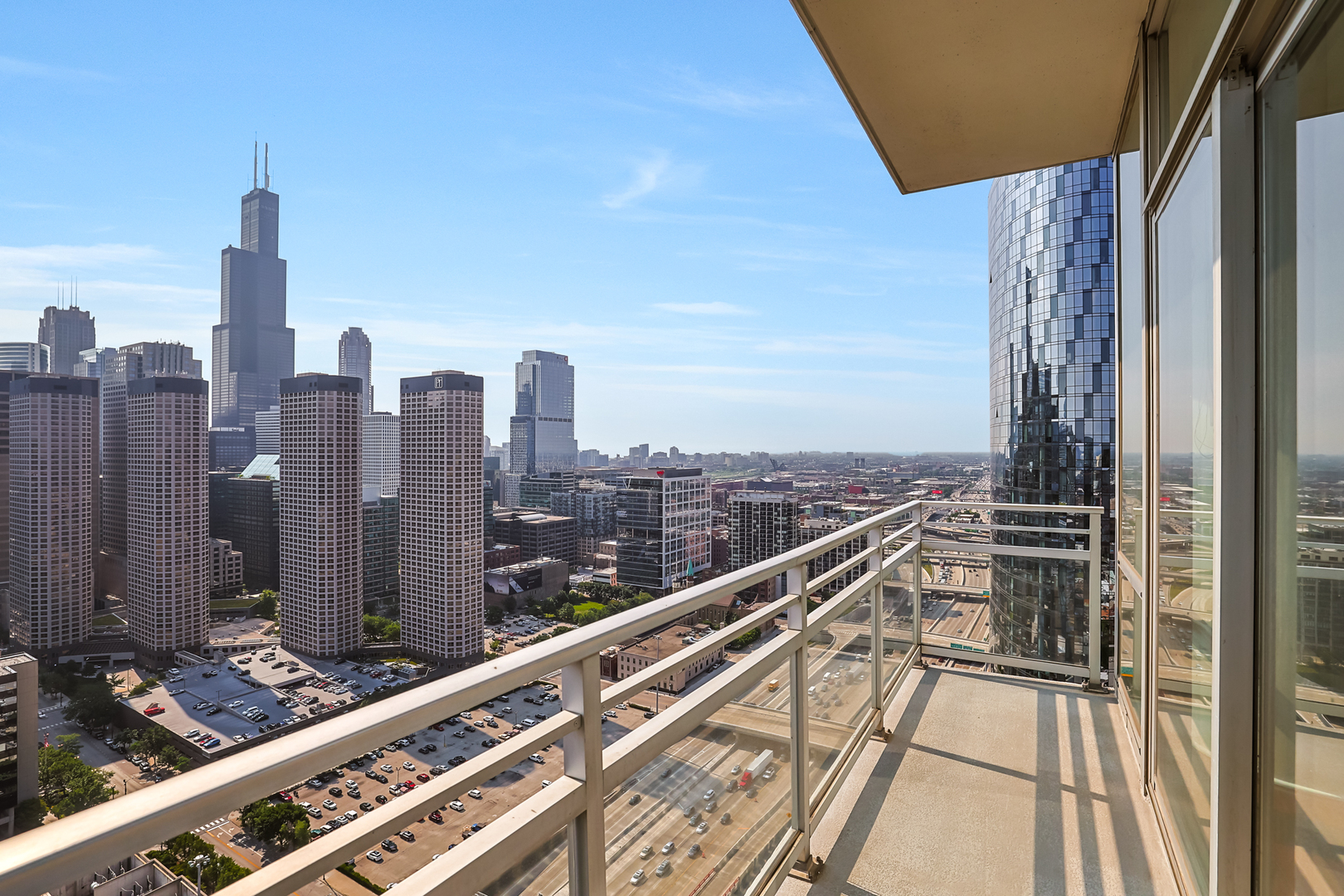 737 W Washington Boulevard Unit: 3307