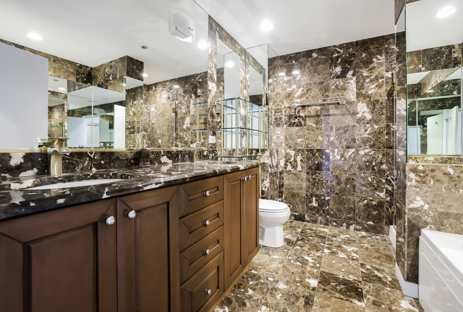 737 W Washington Boulevard Unit: 3307