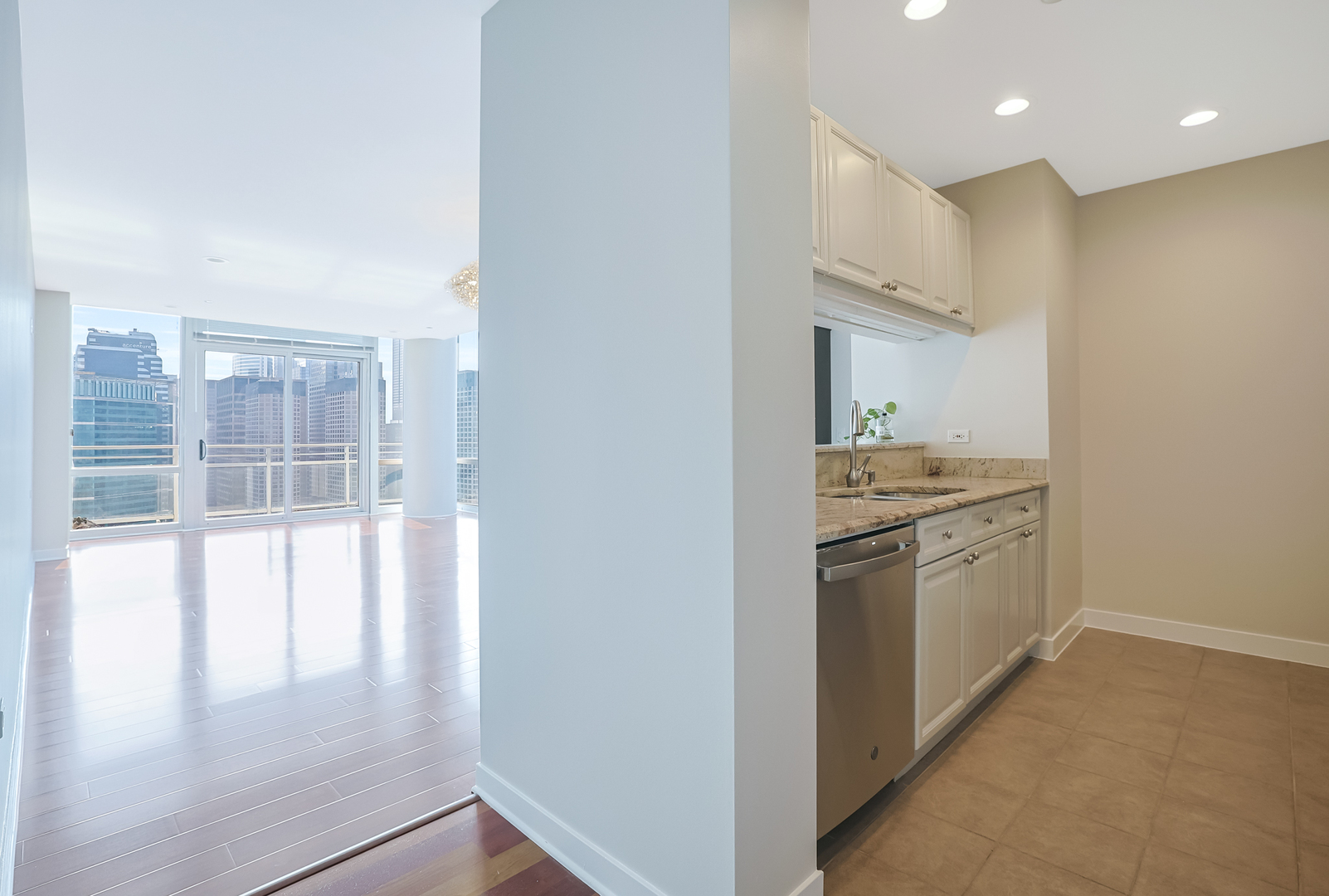 737 W Washington Boulevard Unit: 3307