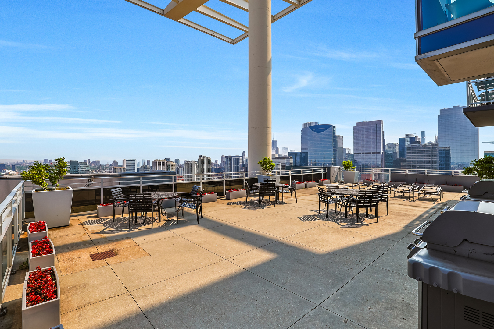 737 W Washington Boulevard Unit: 3307