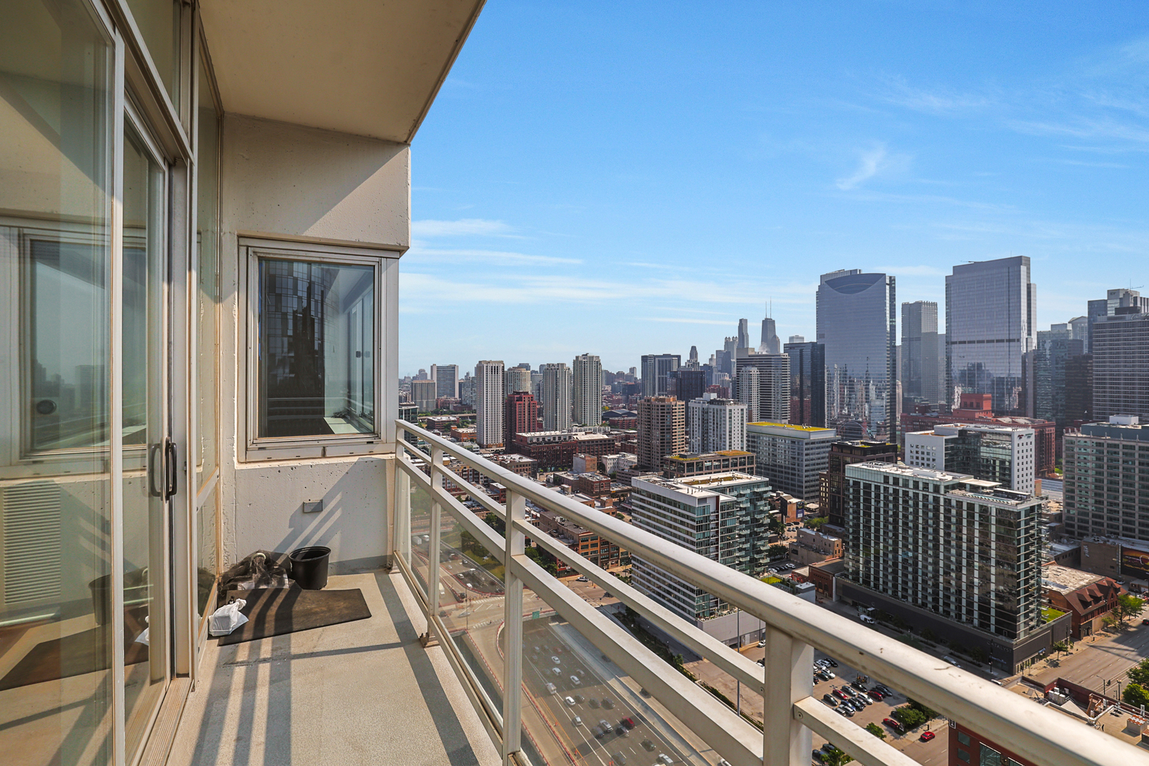 737 W Washington Boulevard Unit: 3307