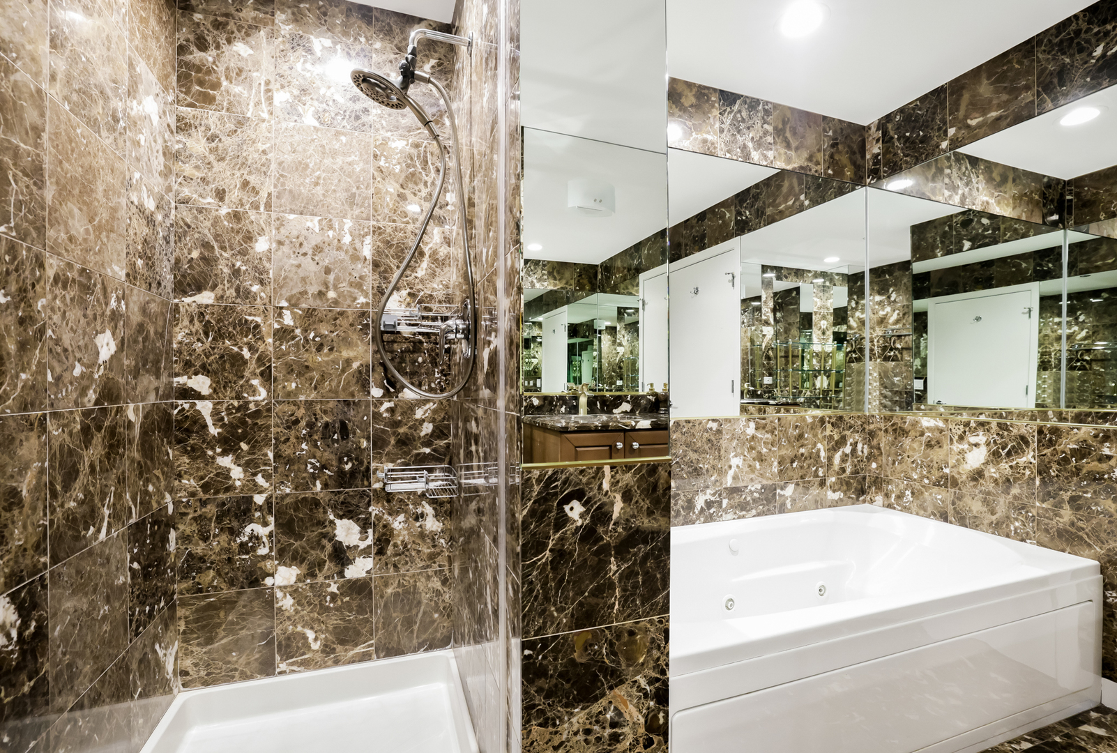 737 W Washington Boulevard Unit: 3307