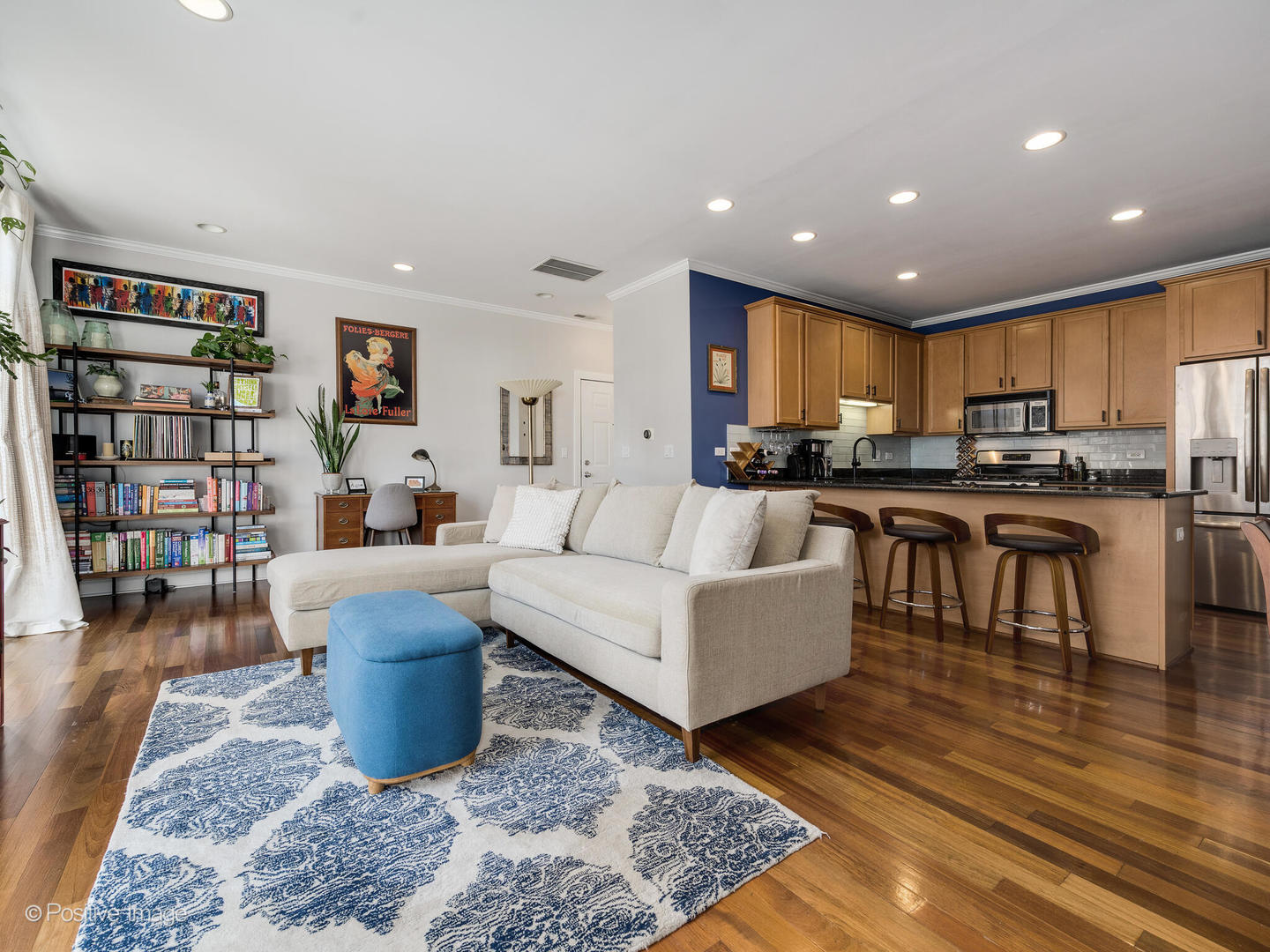 2207 N WESTERN Avenue Unit: 2B