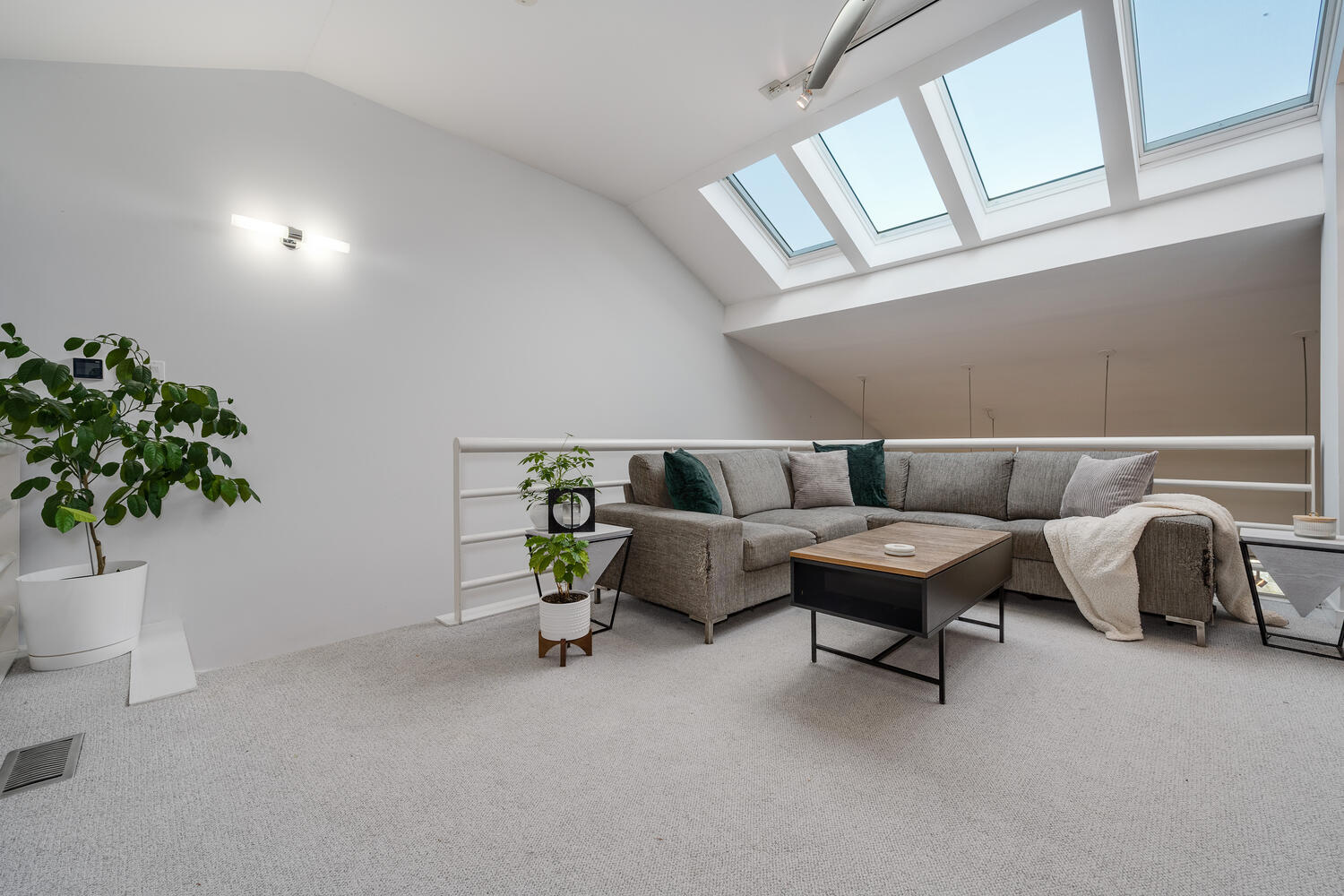 2828 N Talman Avenue Unit: G