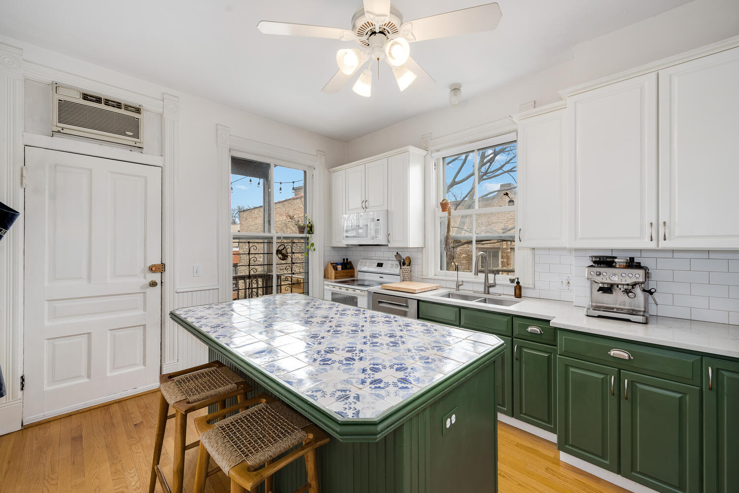 2233 N Bissell Street Unit: 3