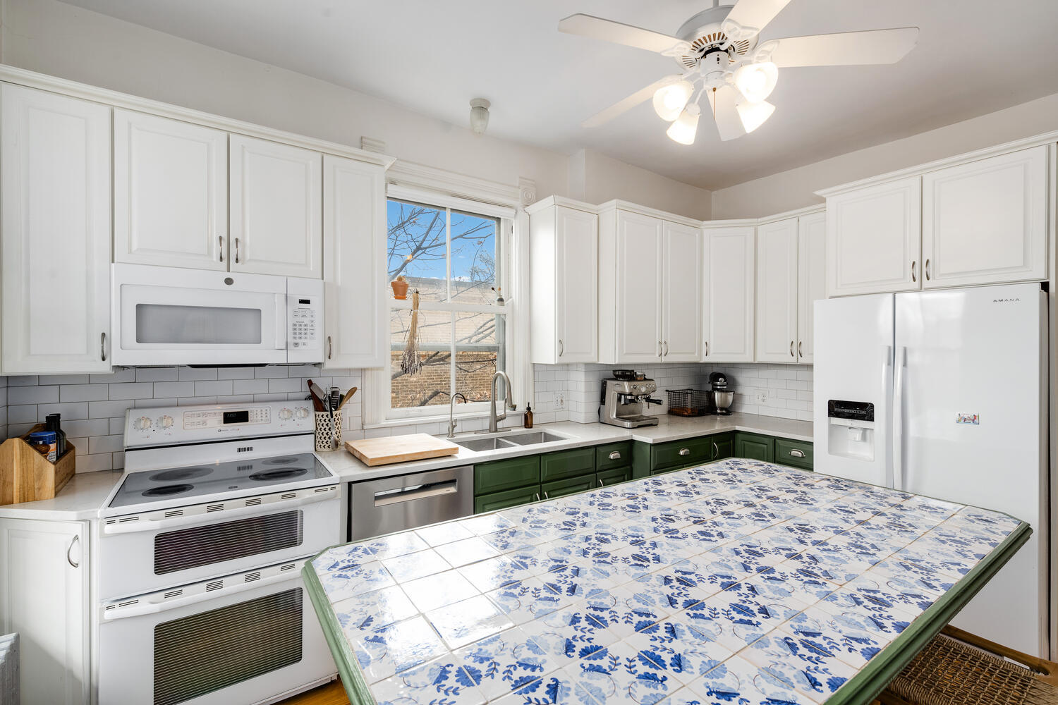 2233 N Bissell Street Unit: 3