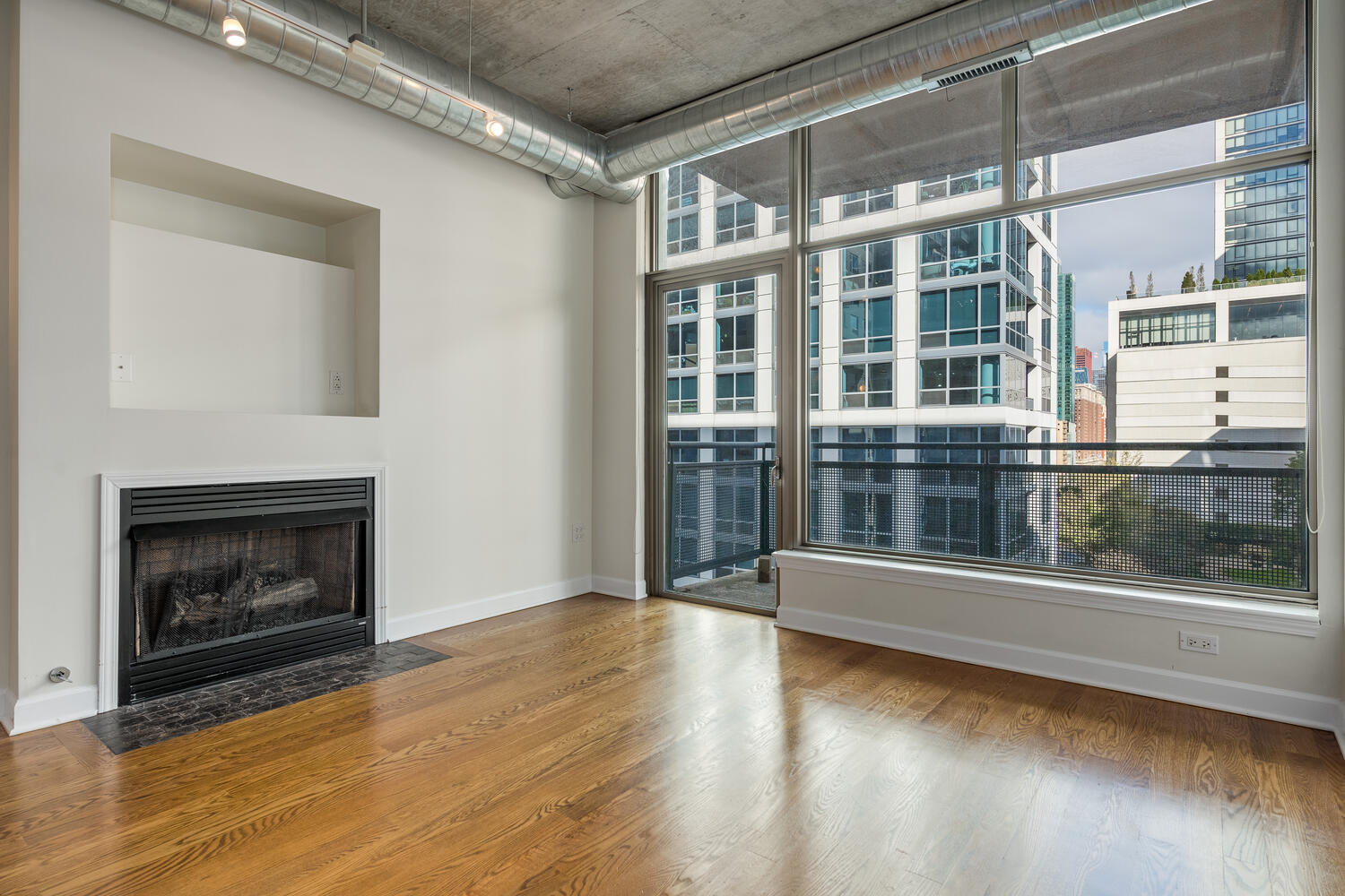 125 E 13TH Street Unit: 1002