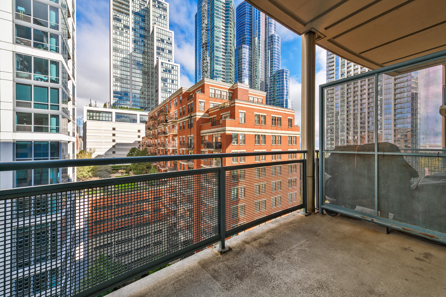 125 E 13TH Street Unit: 1002