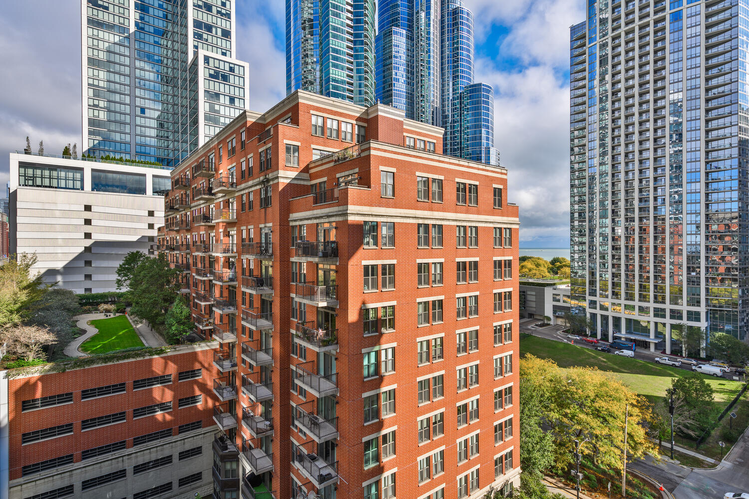 125 E 13TH Street Unit: 1002