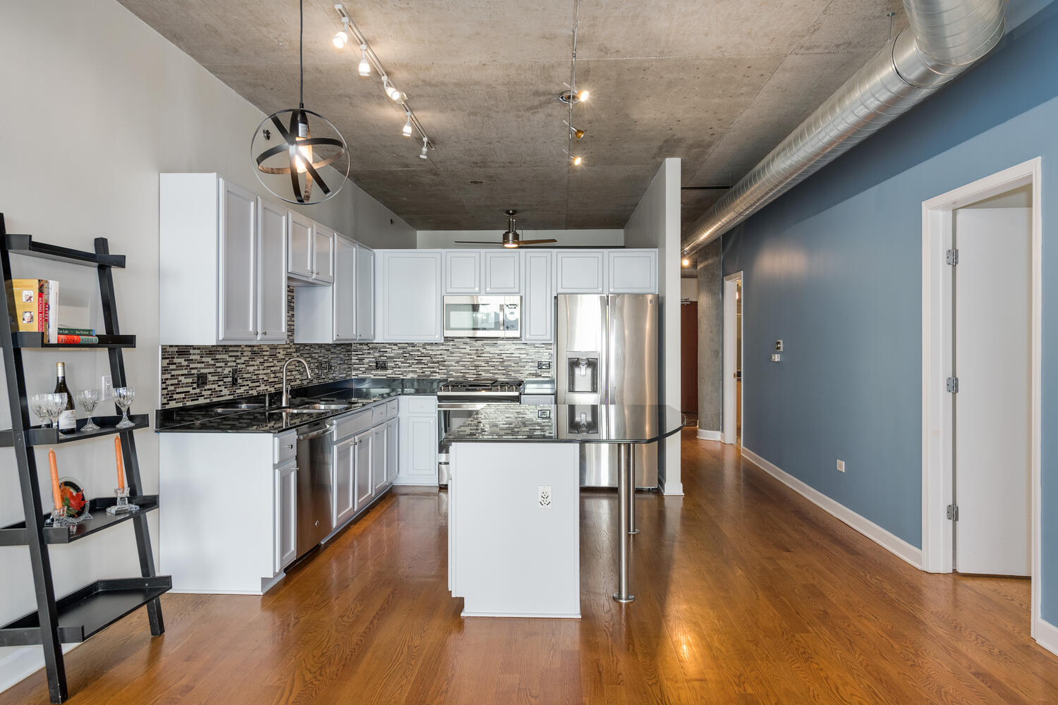 125 E 13TH Street Unit: 1002