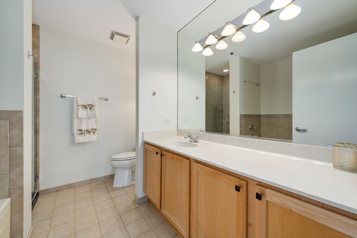 125 E 13TH Street Unit: 1002
