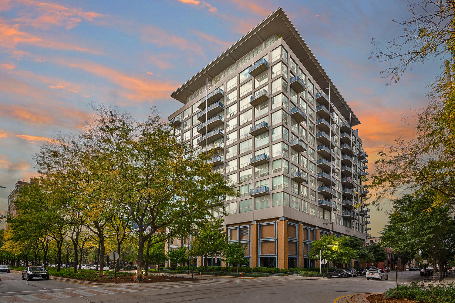 125 E 13TH Street Unit: 1002