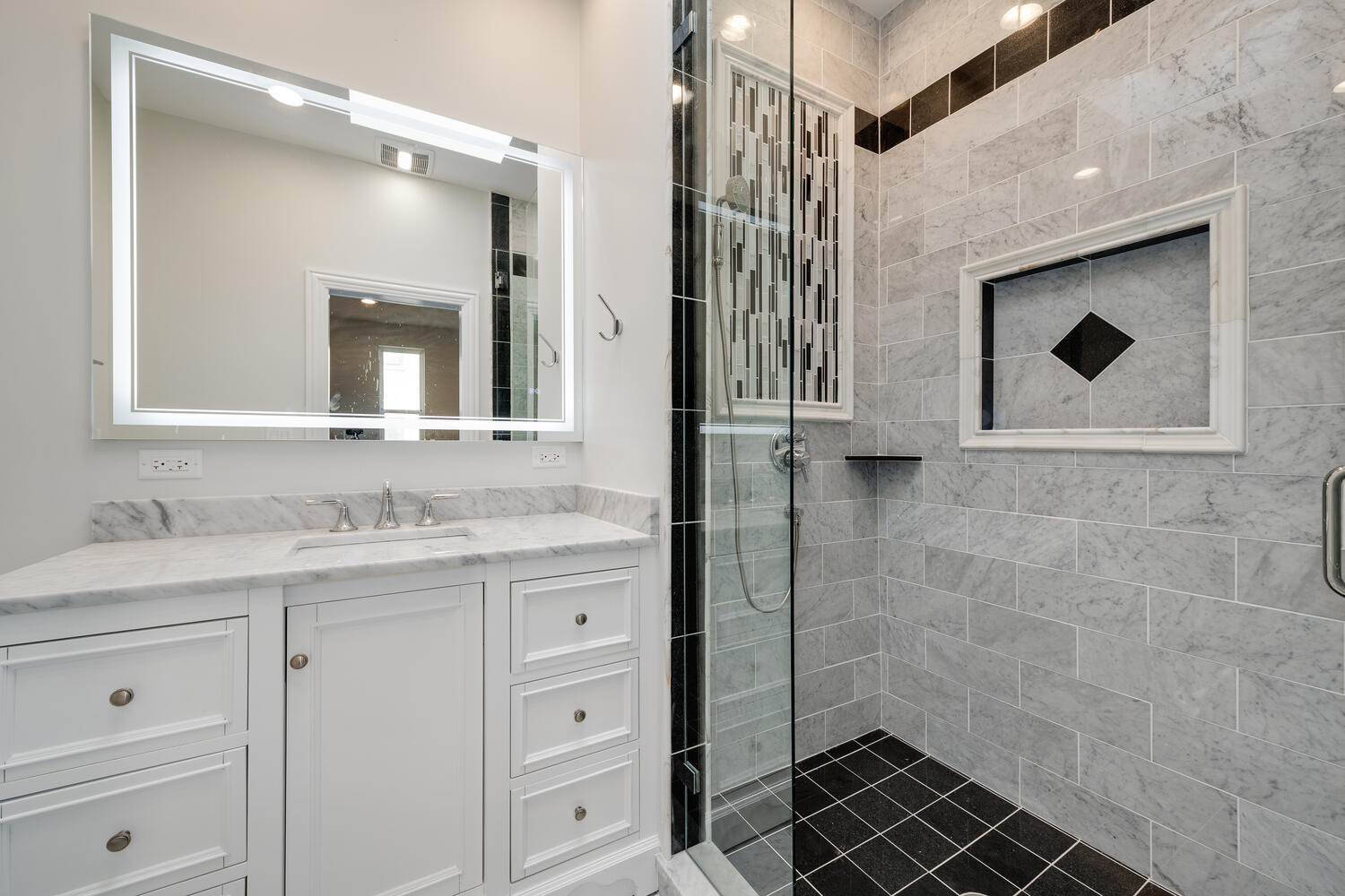 1919 N Drake Avenue Unit: B