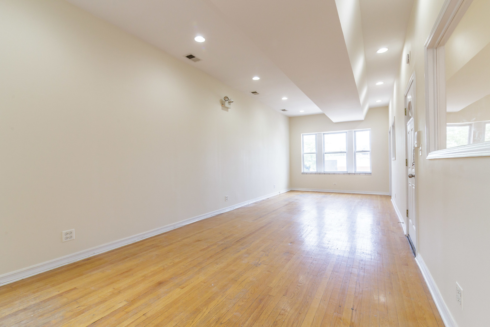 4754 N Lincoln Avenue Unit: 2