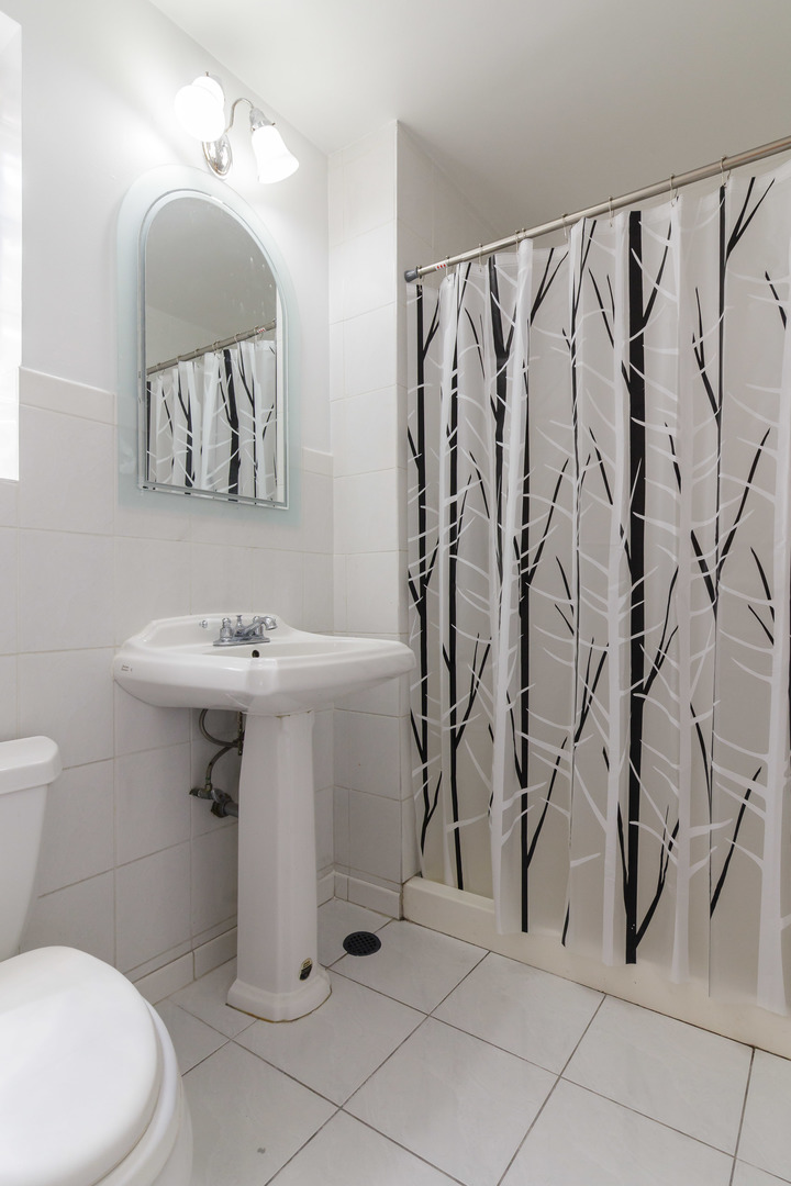 4754 N Lincoln Avenue Unit: 2