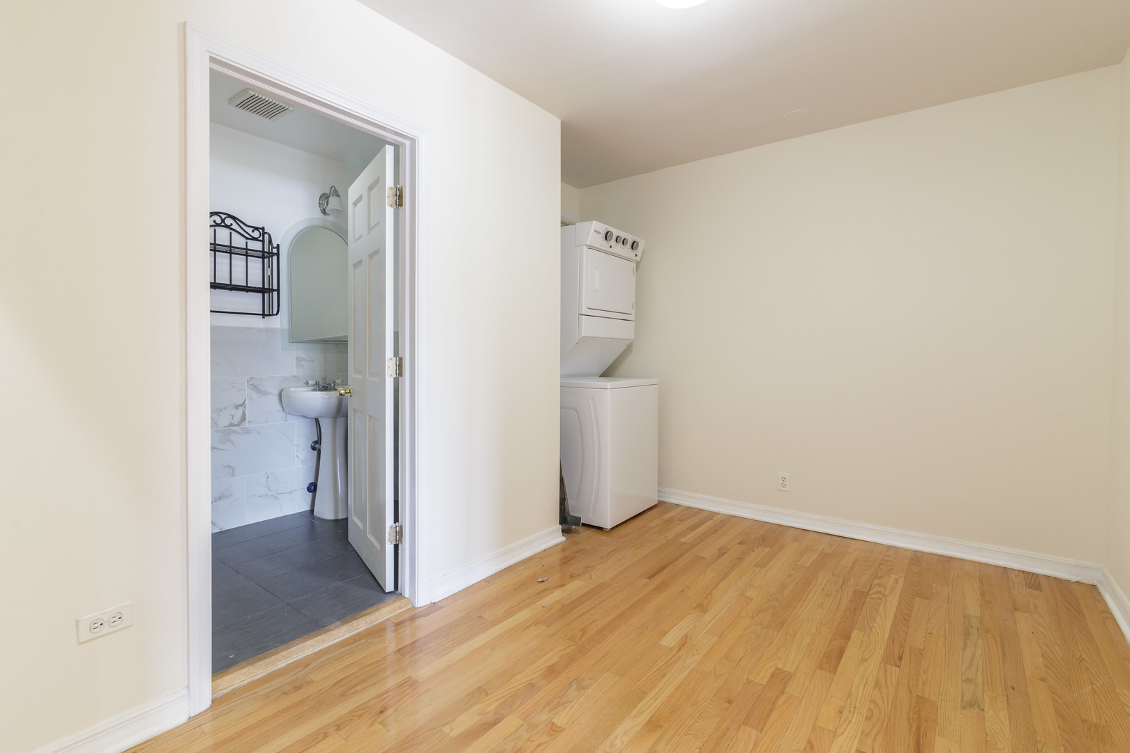 4754 N Lincoln Avenue Unit: 2