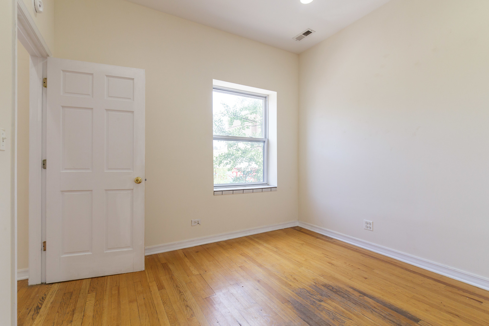 4754 N Lincoln Avenue Unit: 2