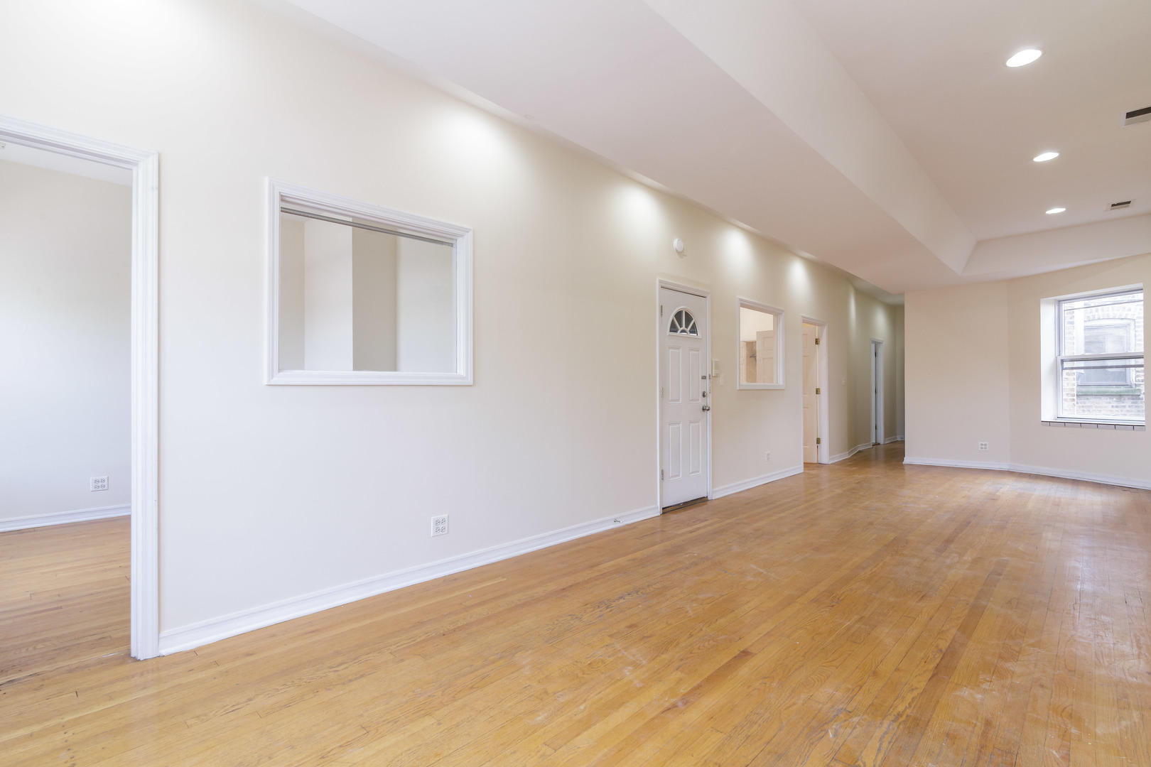 4754 N Lincoln Avenue Unit: 2