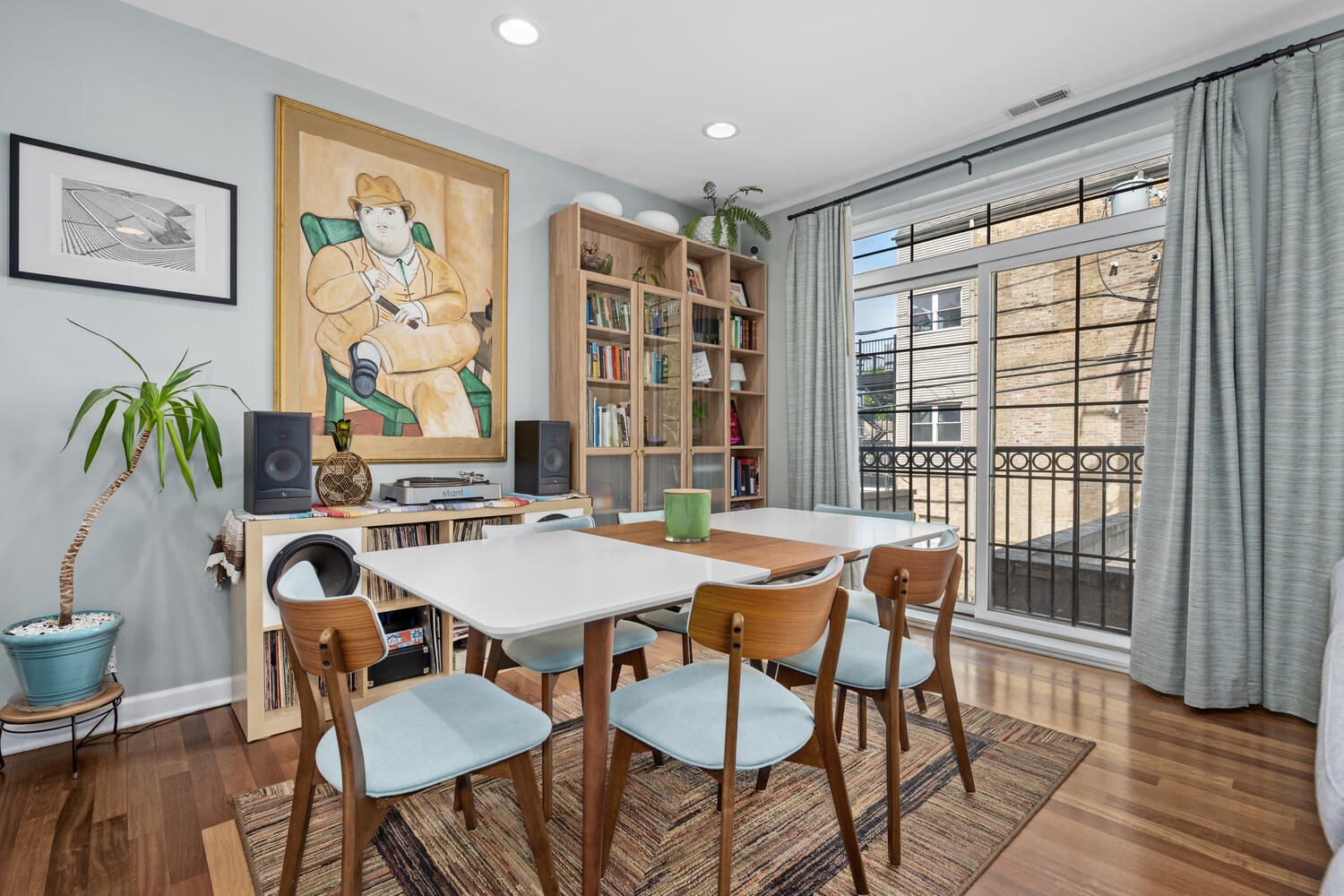 2207 N Western Avenue Unit: 2C