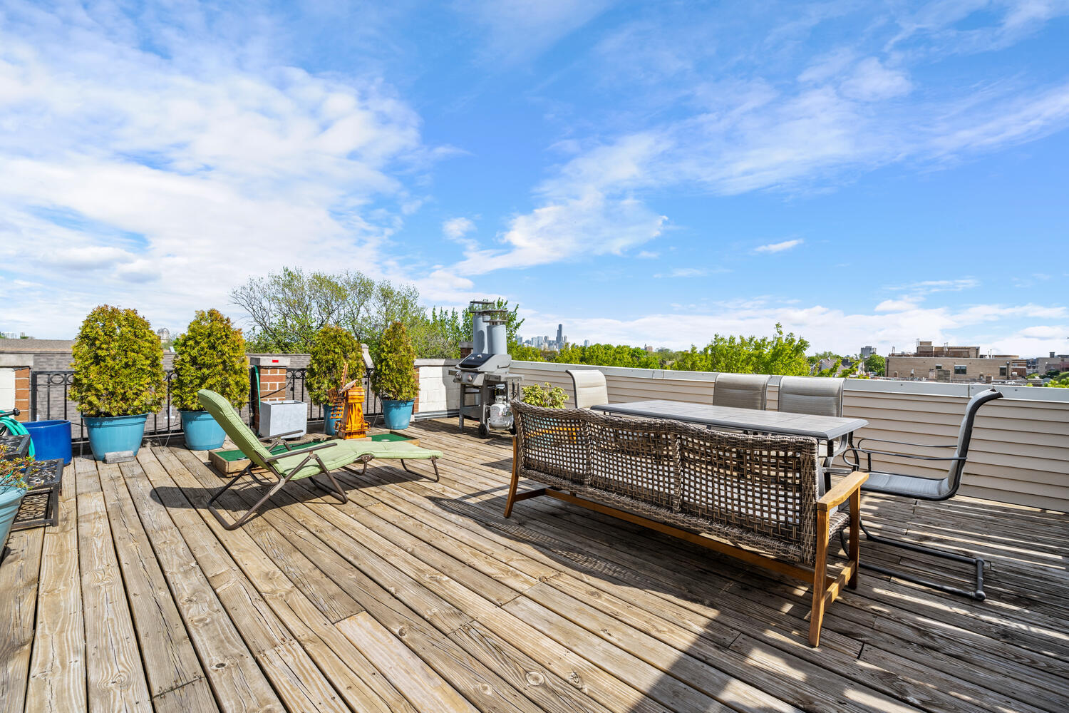 2207 N Western Avenue Unit: 2C