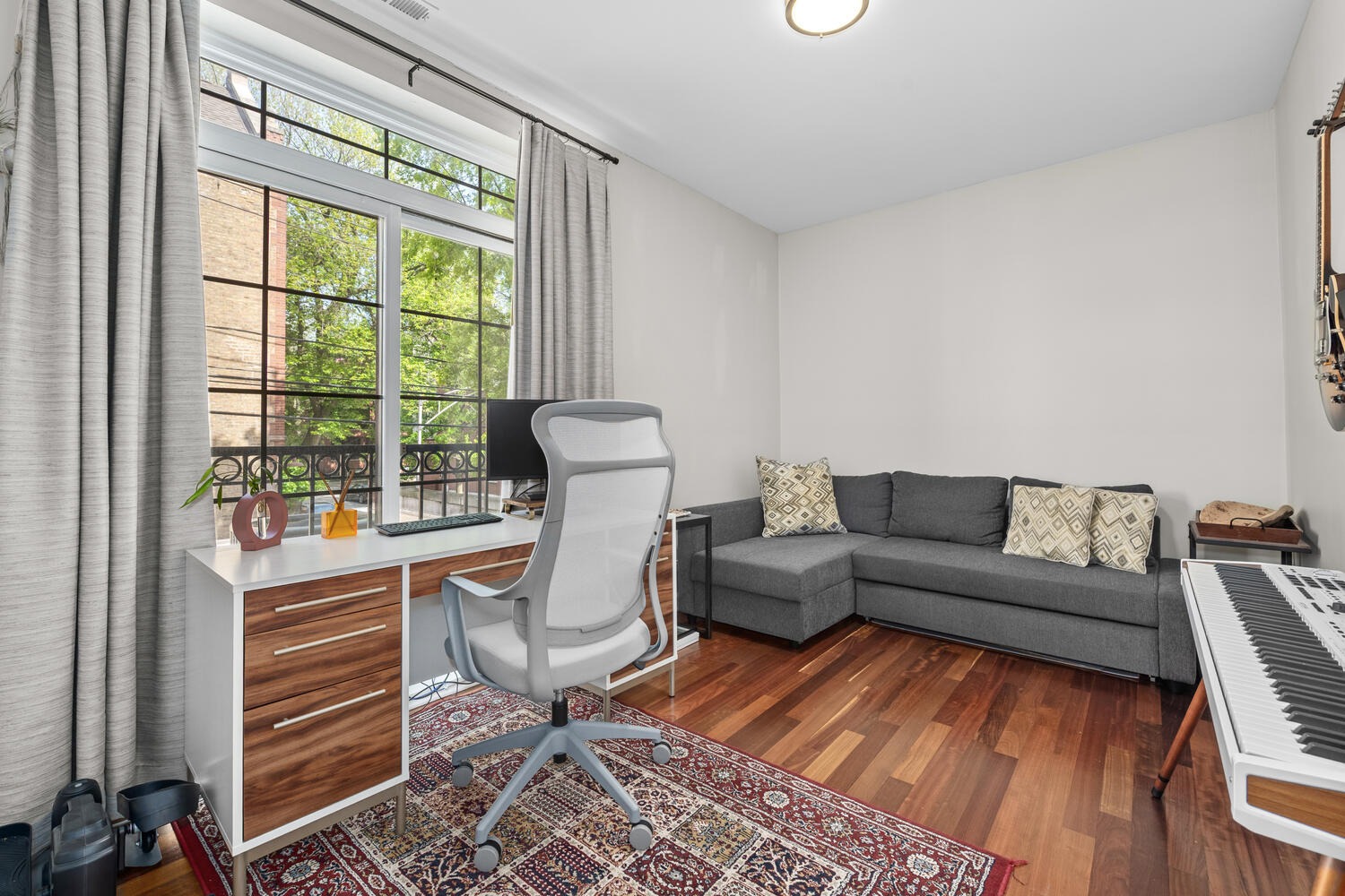 2207 N Western Avenue Unit: 2C