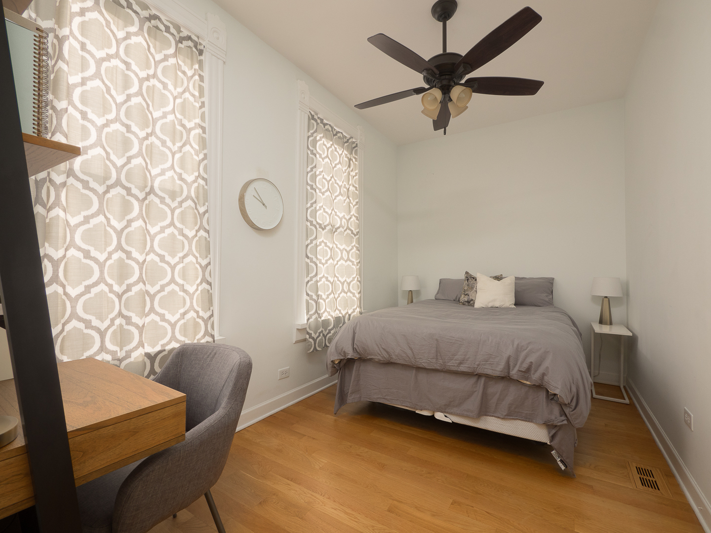 2037 W IOWA Street Unit: 2CH