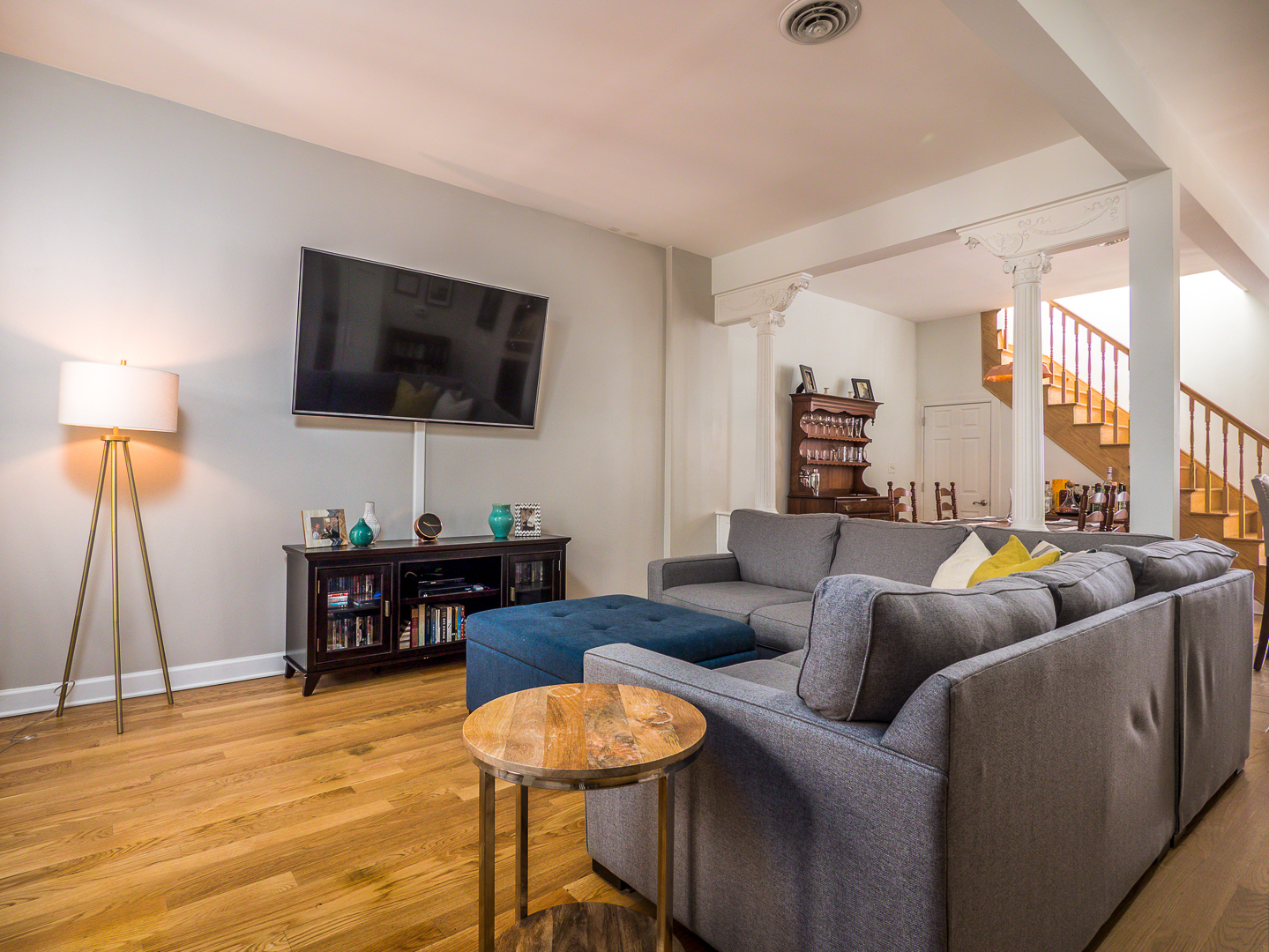 2037 W IOWA Street Unit: 2CH