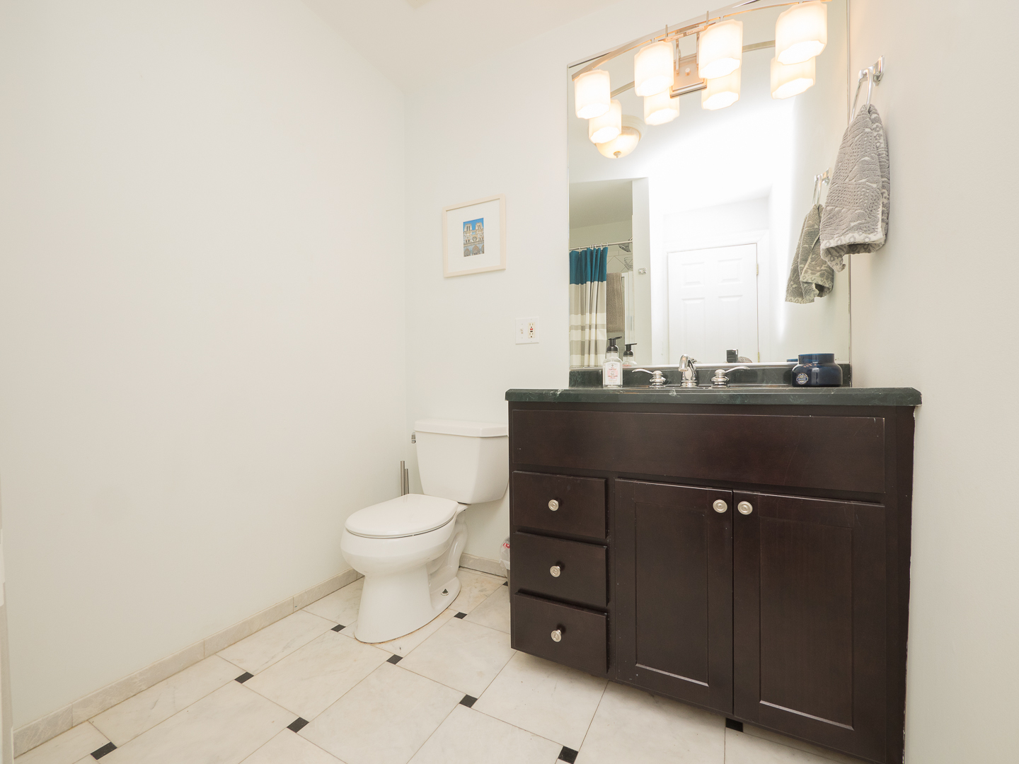 2037 W IOWA Street Unit: 2CH