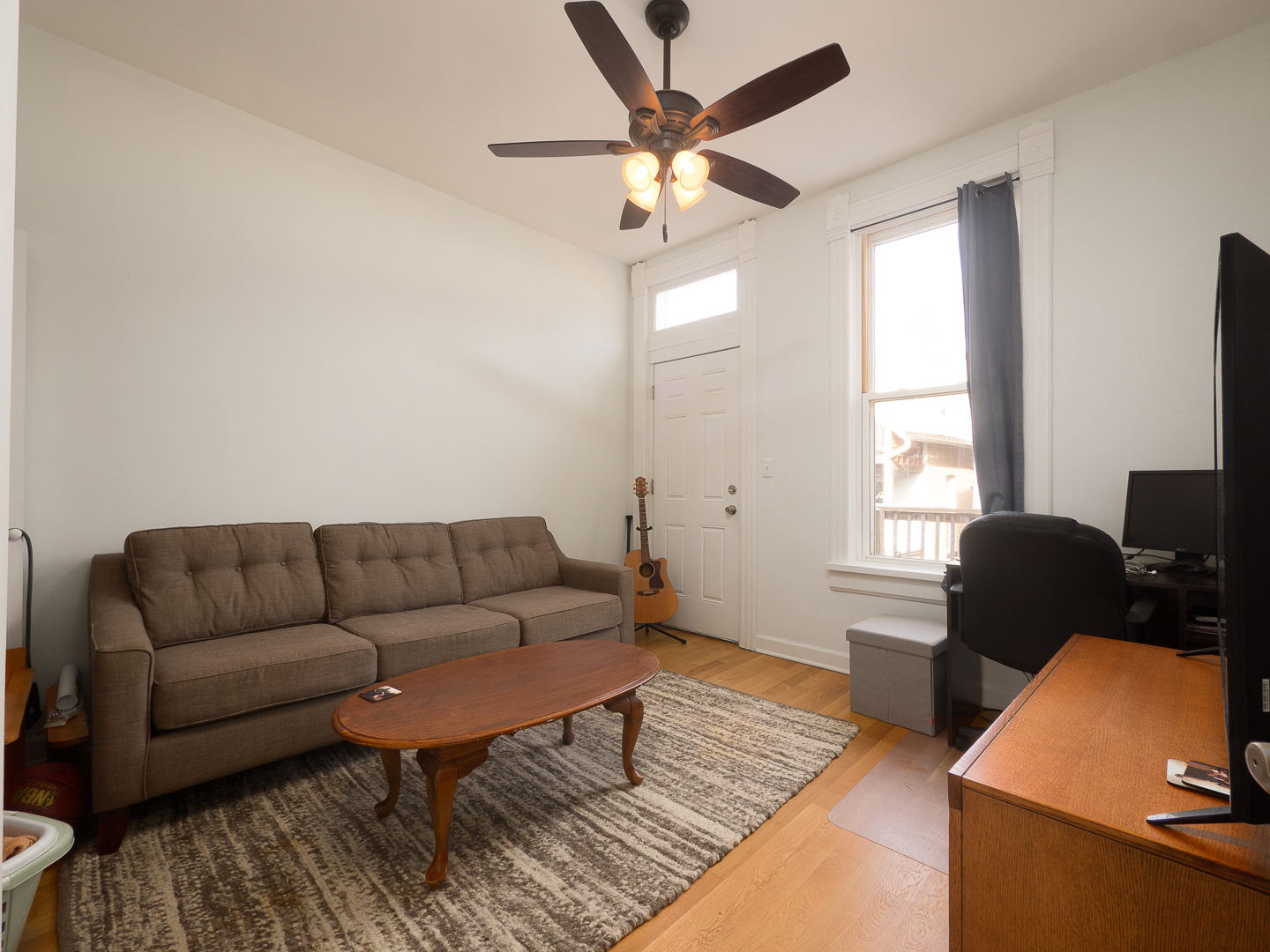 2037 W IOWA Street Unit: 2CH