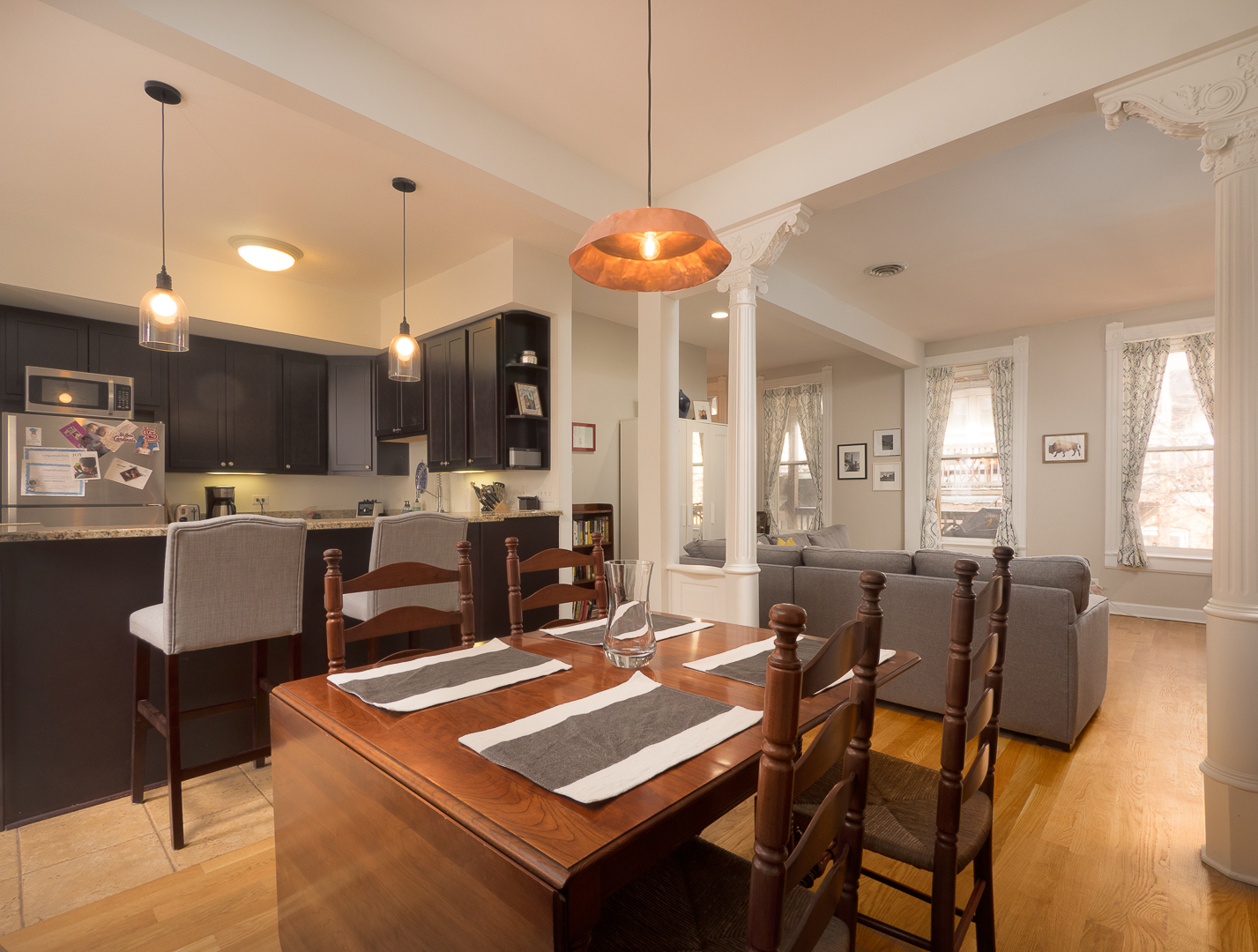 2037 W IOWA Street Unit: 2CH