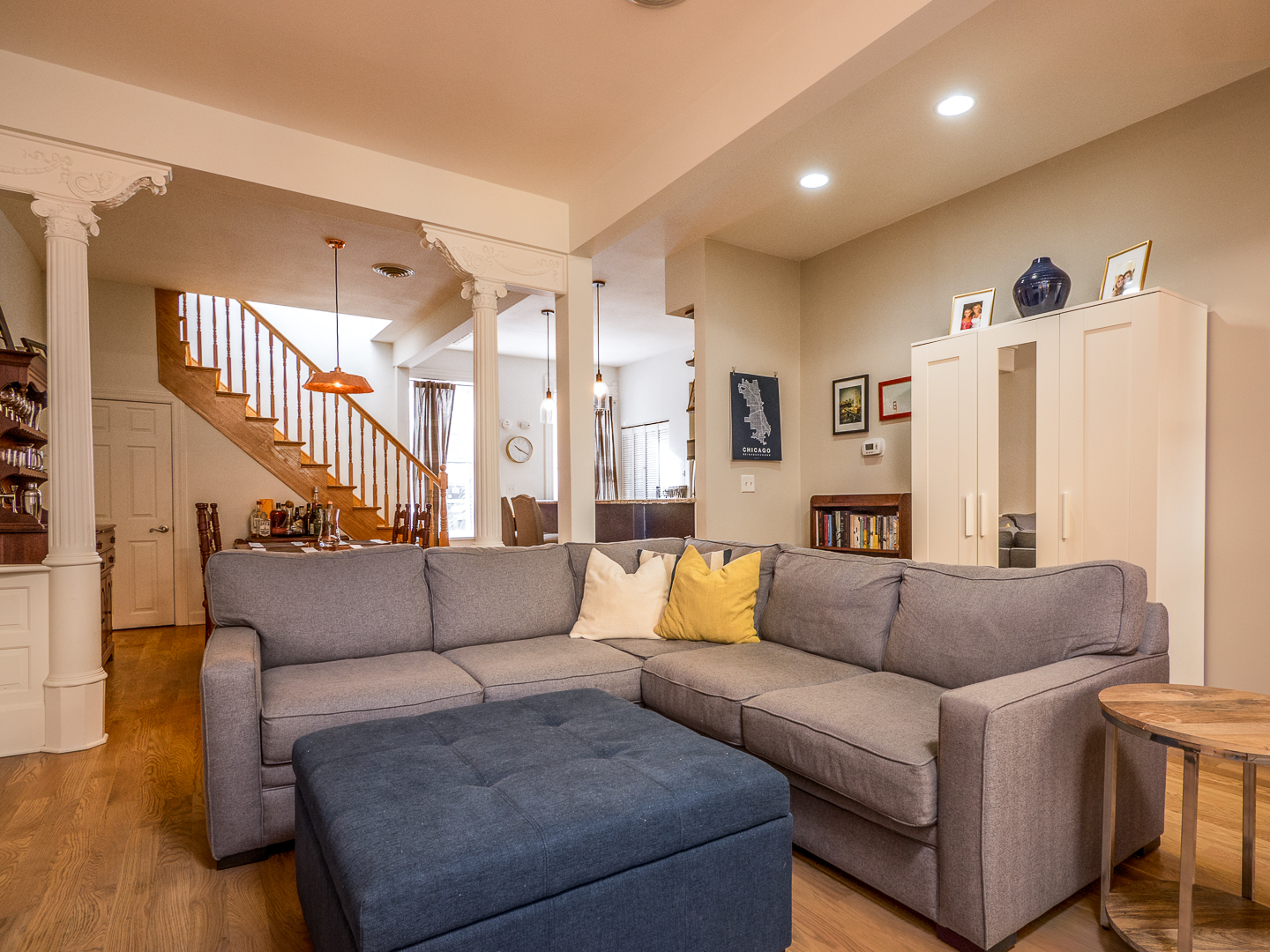 2037 W IOWA Street Unit: 2CH