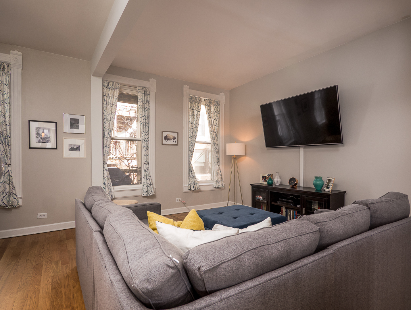 2037 W IOWA Street Unit: 2CH