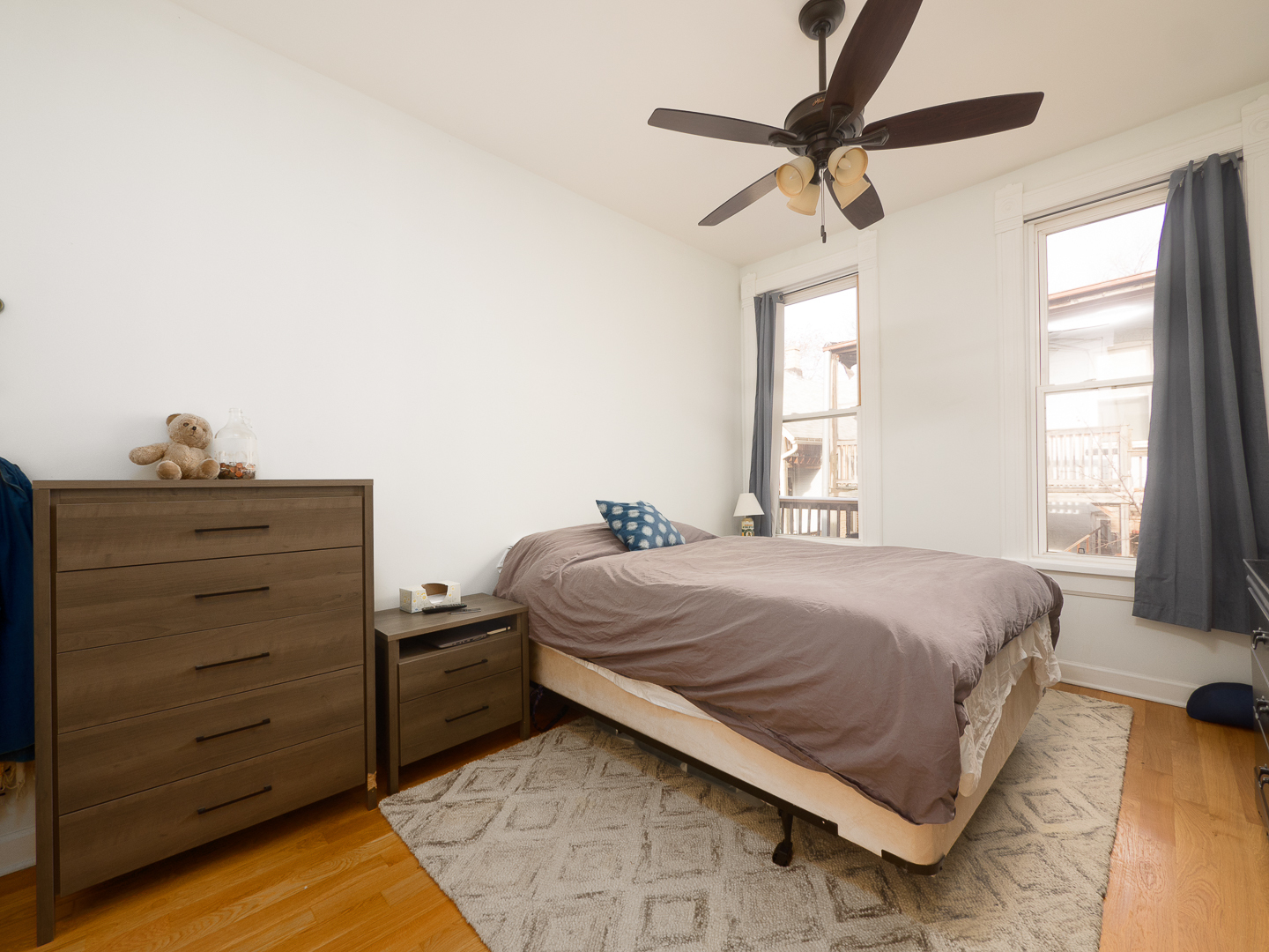 2037 W IOWA Street Unit: 2CH