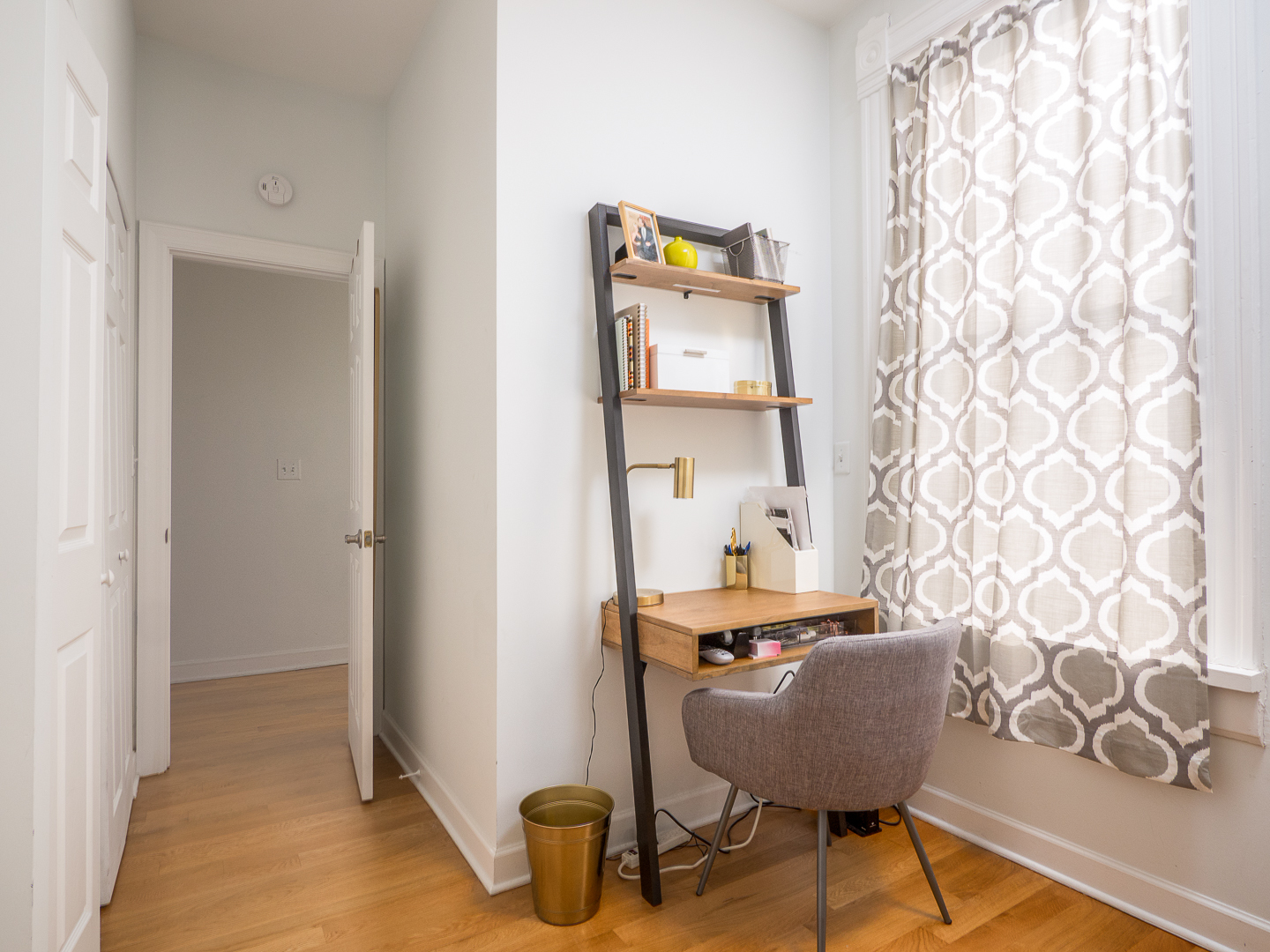 2037 W IOWA Street Unit: 2CH