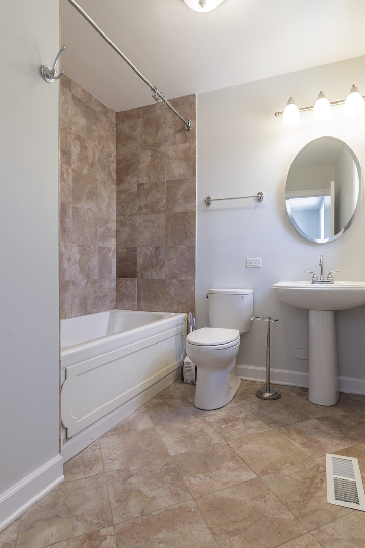 315 S Ashland Avenue Unit: CH-4